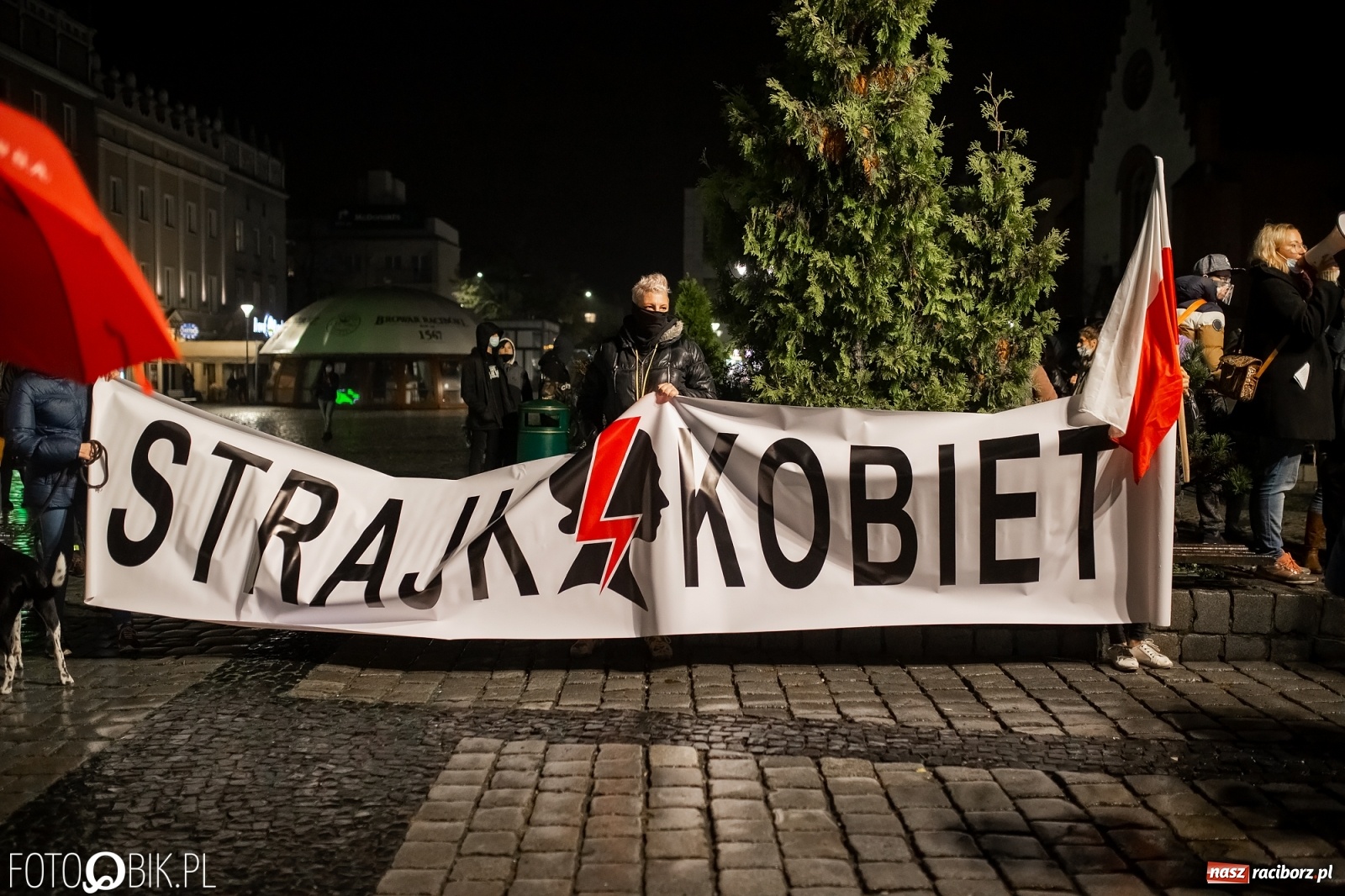 Zdjęcie w galerii na portalu naszraciborz.pl: Czwarty protest w Raciborzu, tym razem kreatywny i samochodowy [WIDEO] wiadomości z regionu