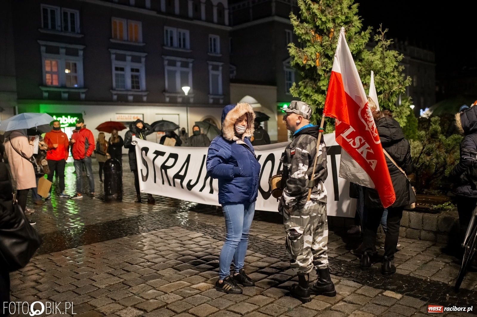 Zdjęcie w galerii na portalu naszraciborz.pl: Czwarty protest w Raciborzu, tym razem kreatywny i samochodowy [WIDEO] wiadomości z regionu