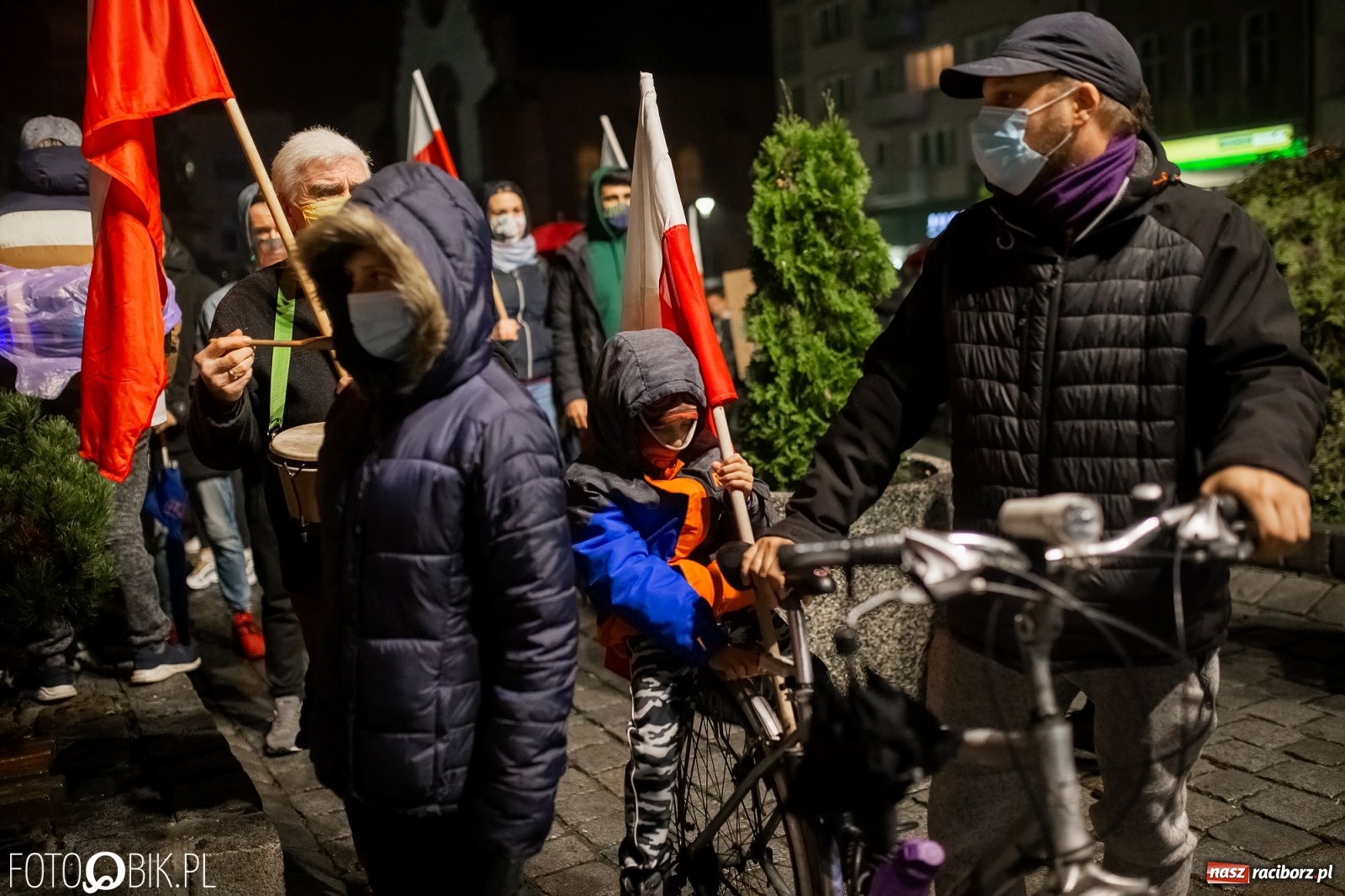 Zdjęcie w galerii na portalu naszraciborz.pl: Czwarty protest w Raciborzu, tym razem kreatywny i samochodowy [WIDEO] wiadomości z regionu