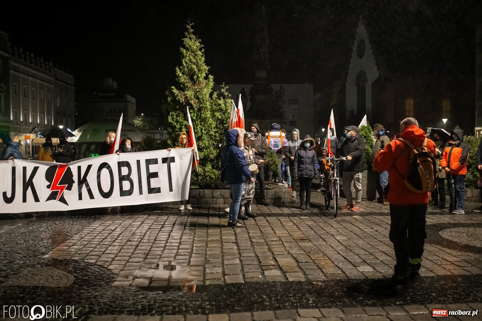 Zdjęcie w galerii na portalu naszraciborz.pl: Czwarty protest w Raciborzu, tym razem kreatywny i samochodowy [WIDEO] wiadomości z regionu
