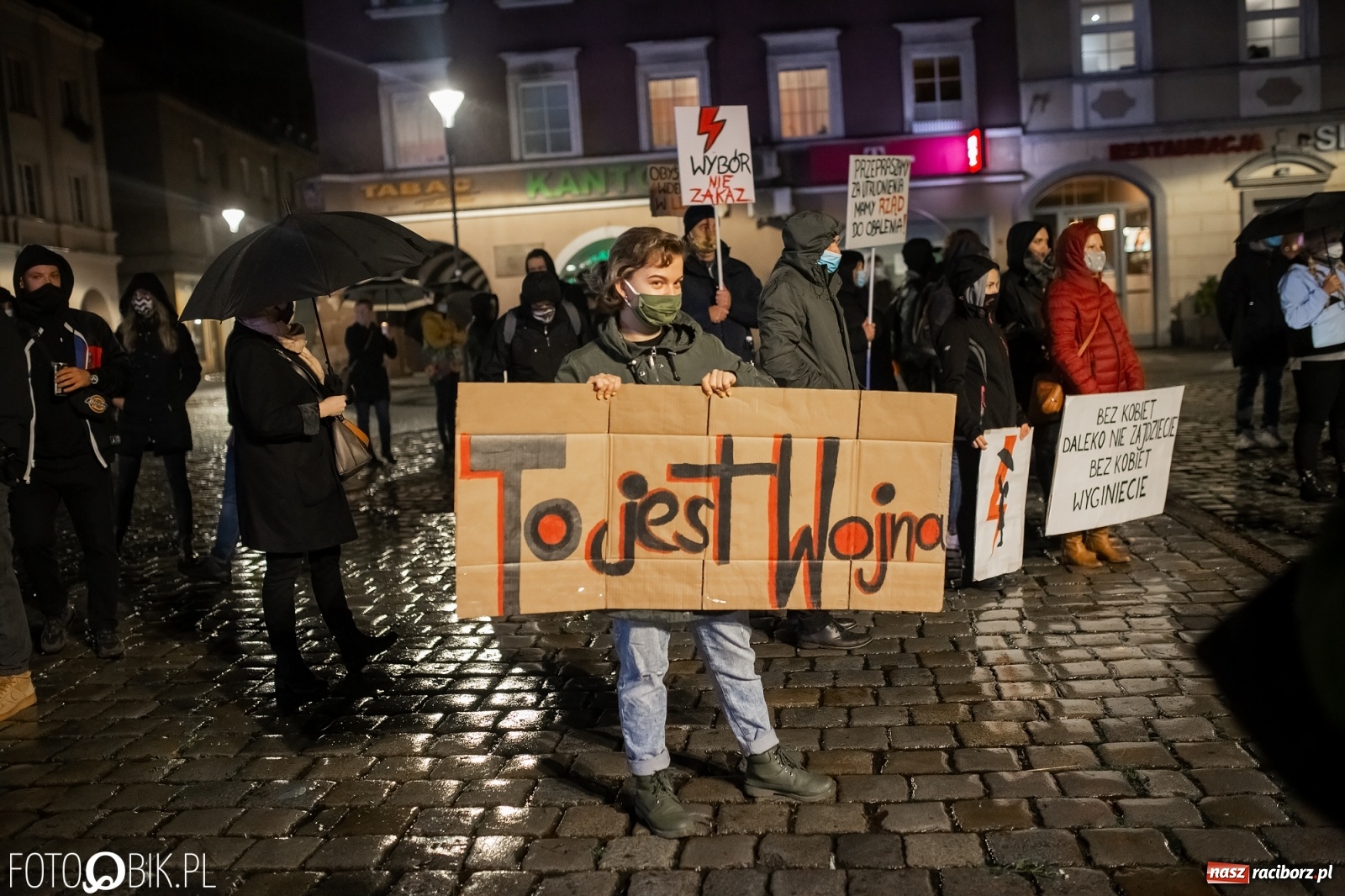 Zdjęcie w galerii na portalu naszraciborz.pl: Czwarty protest w Raciborzu, tym razem kreatywny i samochodowy [WIDEO] wiadomości z regionu
