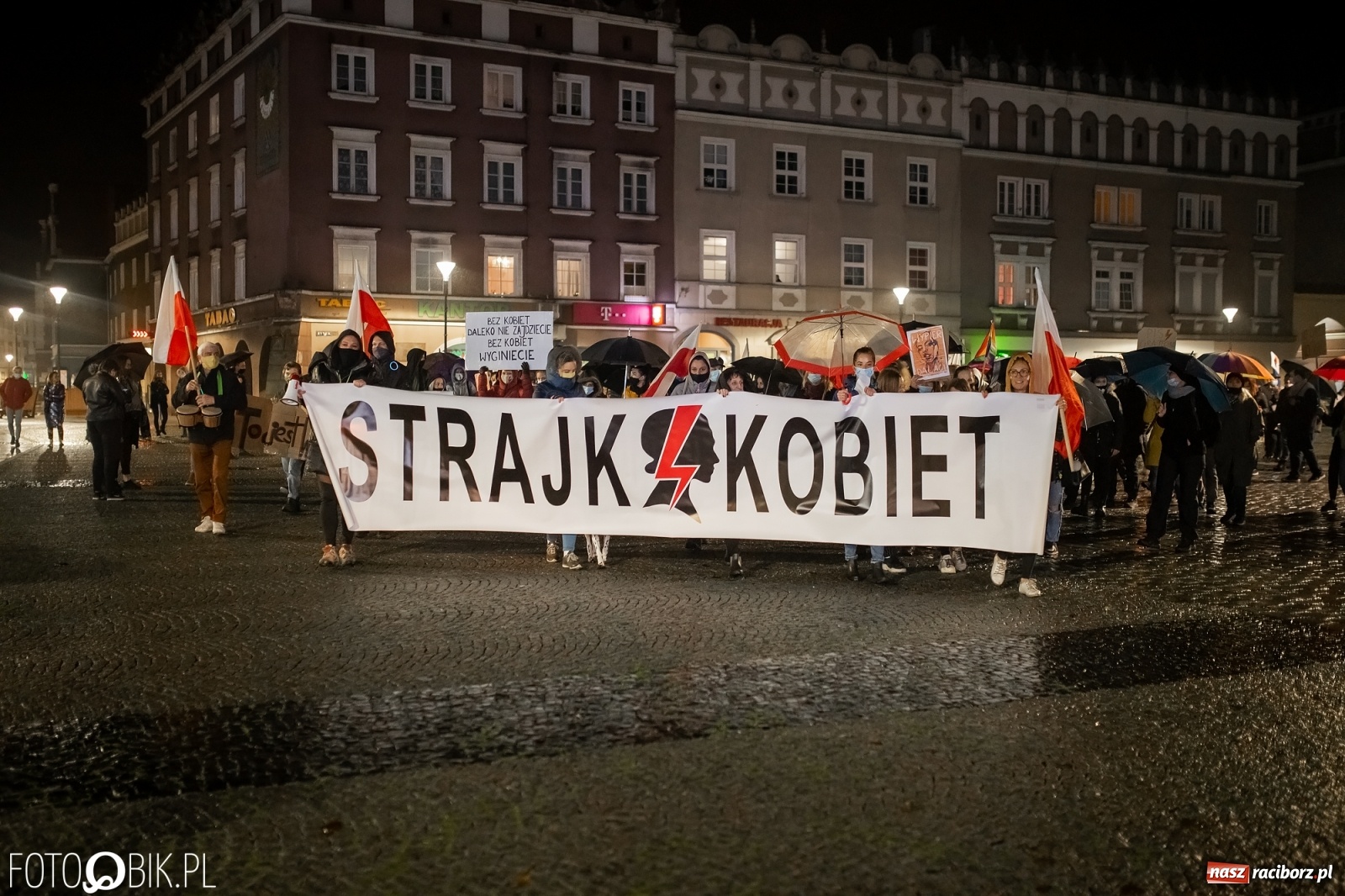 Zdjęcie w galerii na portalu naszraciborz.pl: Czwarty protest w Raciborzu, tym razem kreatywny i samochodowy [WIDEO] wiadomości z regionu