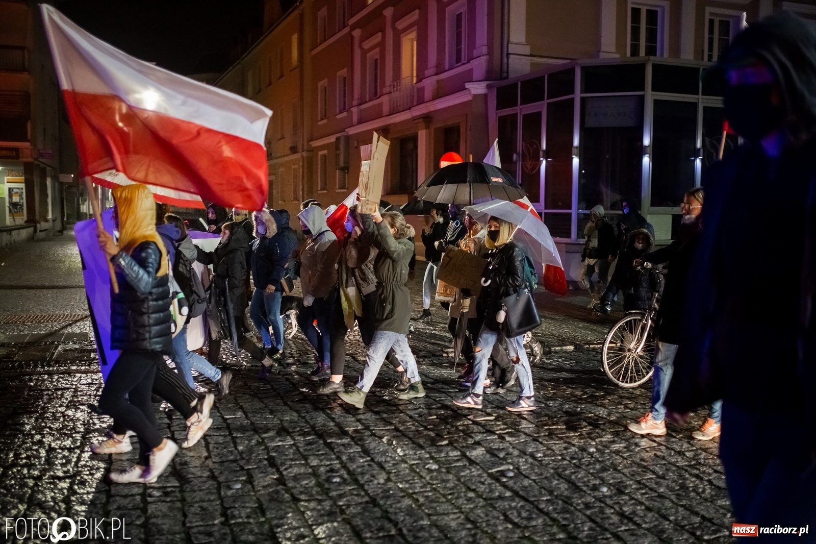 Zdjęcie w galerii na portalu naszraciborz.pl: Czwarty protest w Raciborzu, tym razem kreatywny i samochodowy [WIDEO] wiadomości z regionu