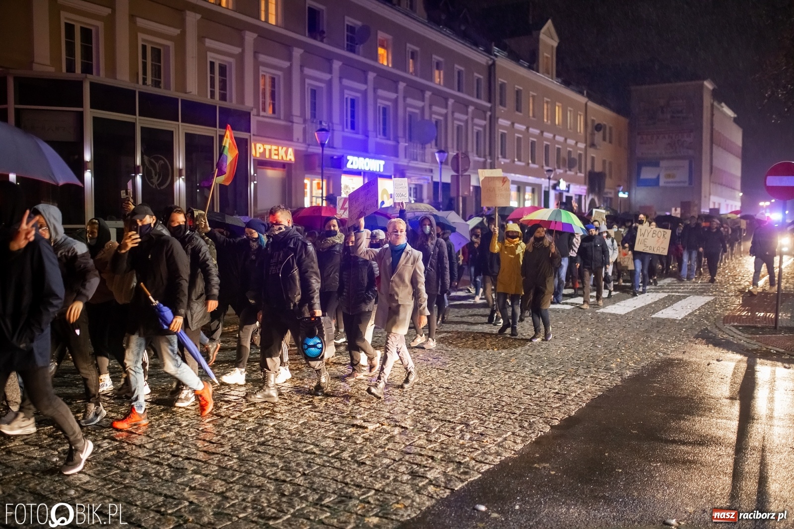 Zdjęcie w galerii na portalu naszraciborz.pl: Czwarty protest w Raciborzu, tym razem kreatywny i samochodowy [WIDEO] wiadomości z regionu