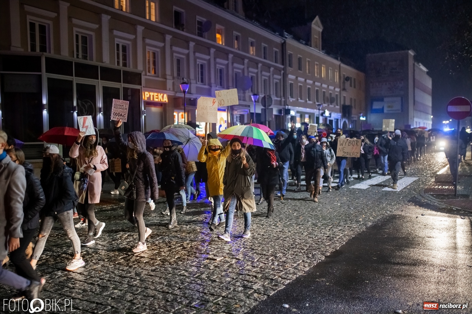 Zdjęcie w galerii na portalu naszraciborz.pl: Czwarty protest w Raciborzu, tym razem kreatywny i samochodowy [WIDEO] wiadomości z regionu