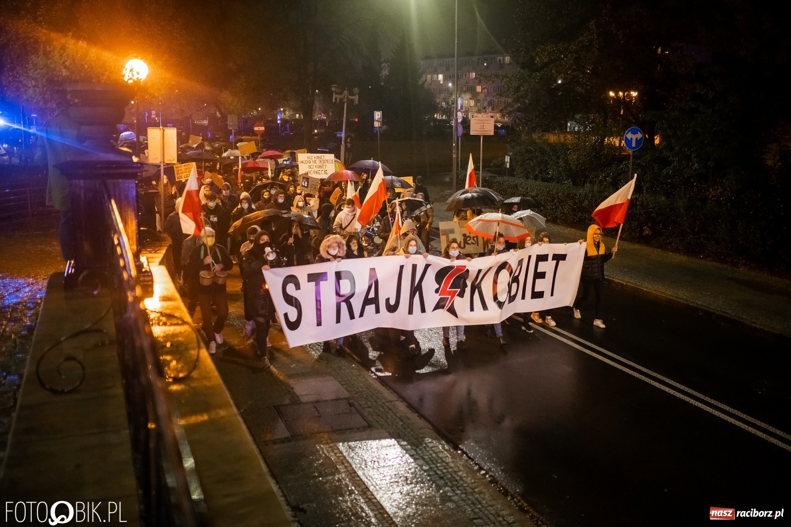 Zdjęcie w galerii na portalu naszraciborz.pl: Czwarty protest w Raciborzu, tym razem kreatywny i samochodowy [WIDEO] wiadomości z regionu