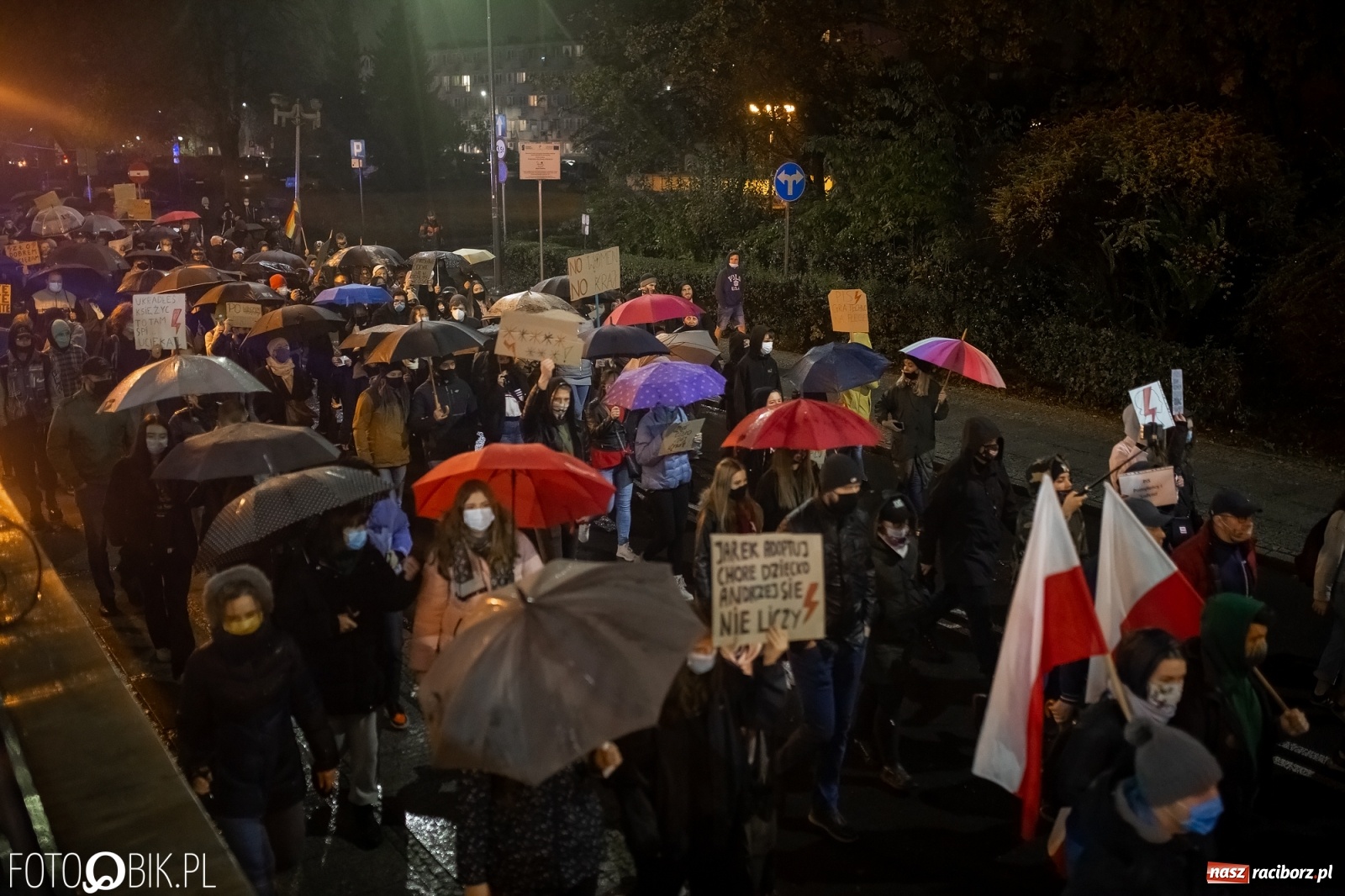 Zdjęcie w galerii na portalu naszraciborz.pl: Czwarty protest w Raciborzu, tym razem kreatywny i samochodowy [WIDEO] wiadomości z regionu