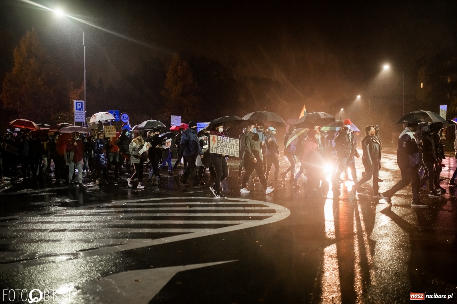 Zdjęcie w galerii na portalu naszraciborz.pl: Czwarty protest w Raciborzu, tym razem kreatywny i samochodowy [WIDEO] wiadomości z regionu