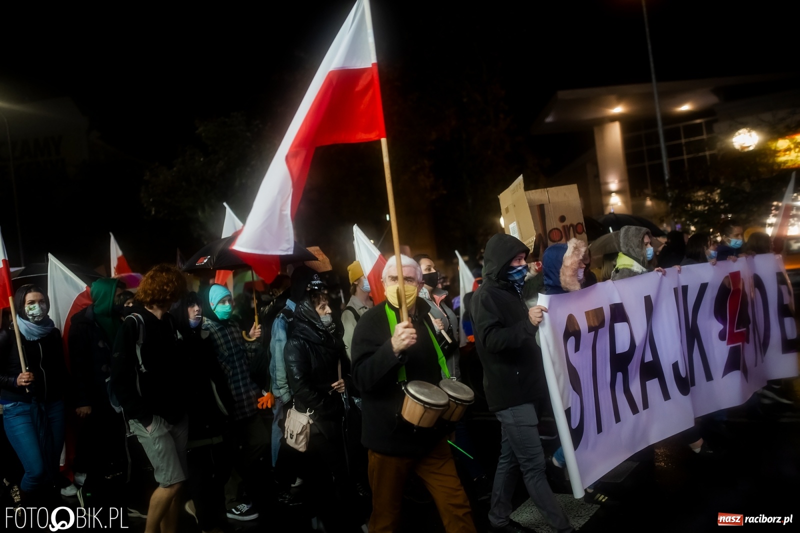 Zdjęcie w galerii na portalu naszraciborz.pl: Czwarty protest w Raciborzu, tym razem kreatywny i samochodowy [WIDEO] wiadomości z regionu
