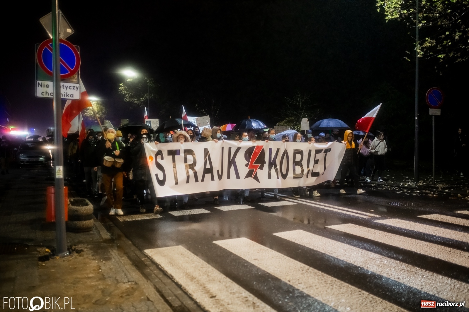 Zdjęcie w galerii na portalu naszraciborz.pl: Czwarty protest w Raciborzu, tym razem kreatywny i samochodowy [WIDEO] wiadomości z regionu