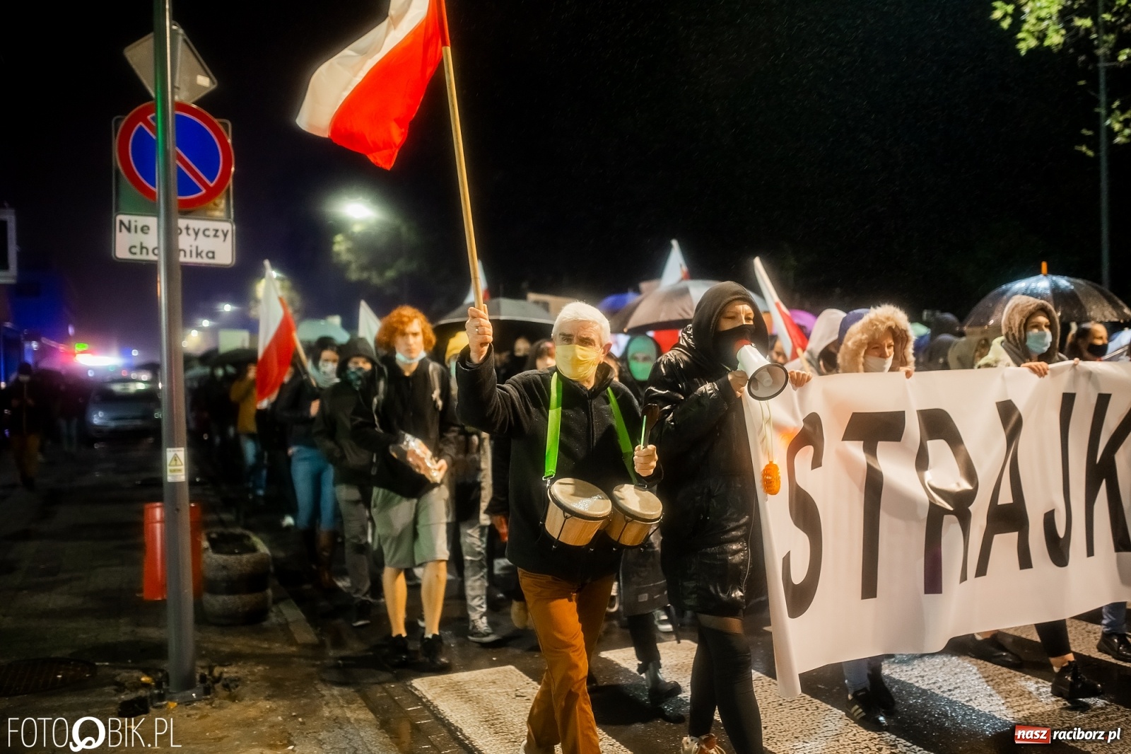 Zdjęcie w galerii na portalu naszraciborz.pl: Czwarty protest w Raciborzu, tym razem kreatywny i samochodowy [WIDEO] wiadomości z regionu