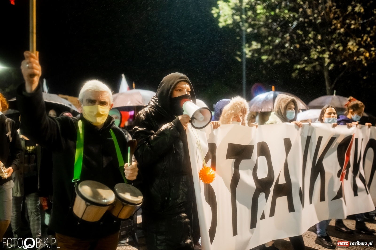Zdjęcie w galerii na portalu naszraciborz.pl: Czwarty protest w Raciborzu, tym razem kreatywny i samochodowy [WIDEO] wiadomości z regionu