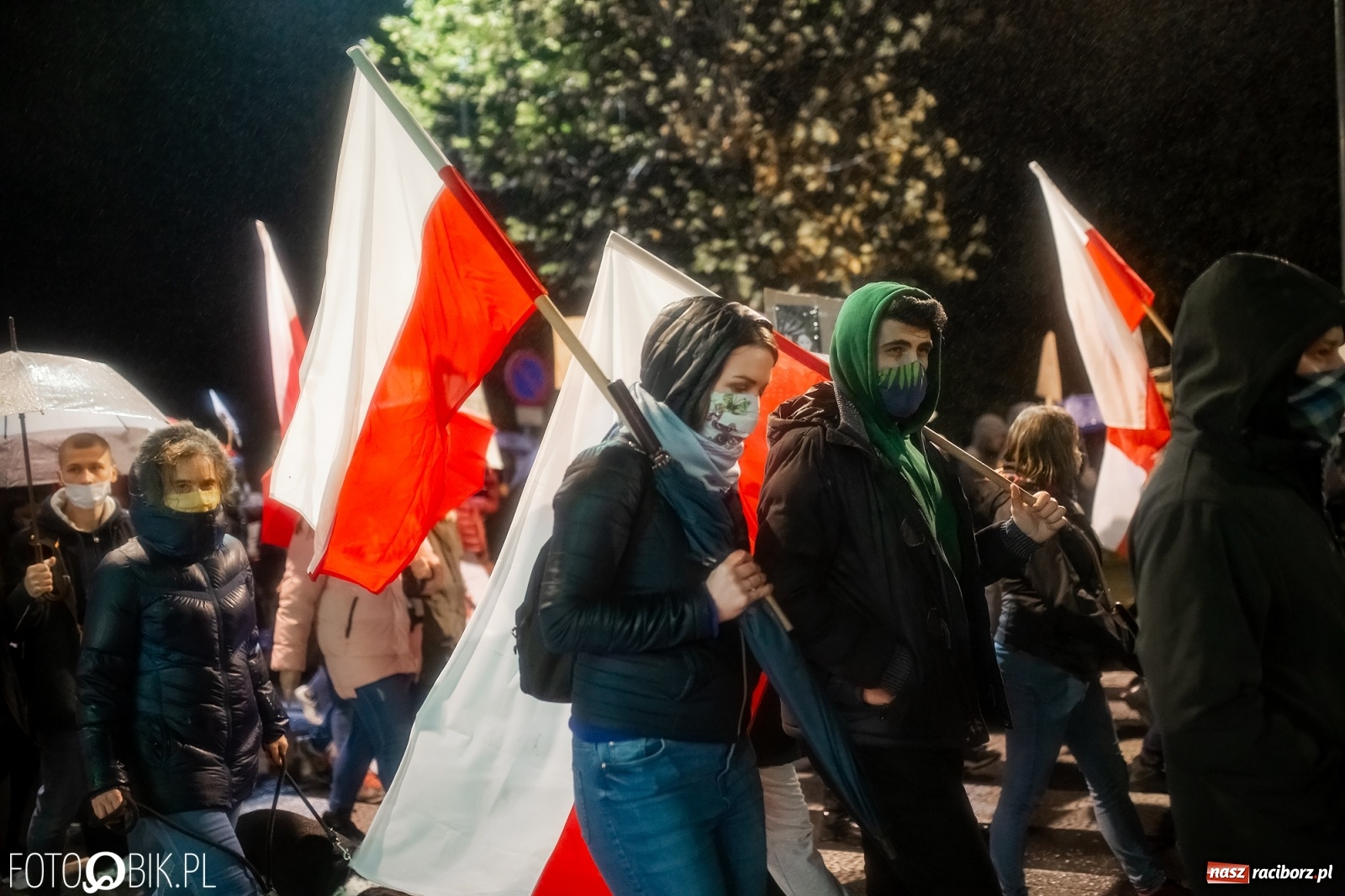 Zdjęcie w galerii na portalu naszraciborz.pl: Czwarty protest w Raciborzu, tym razem kreatywny i samochodowy [WIDEO] wiadomości z regionu