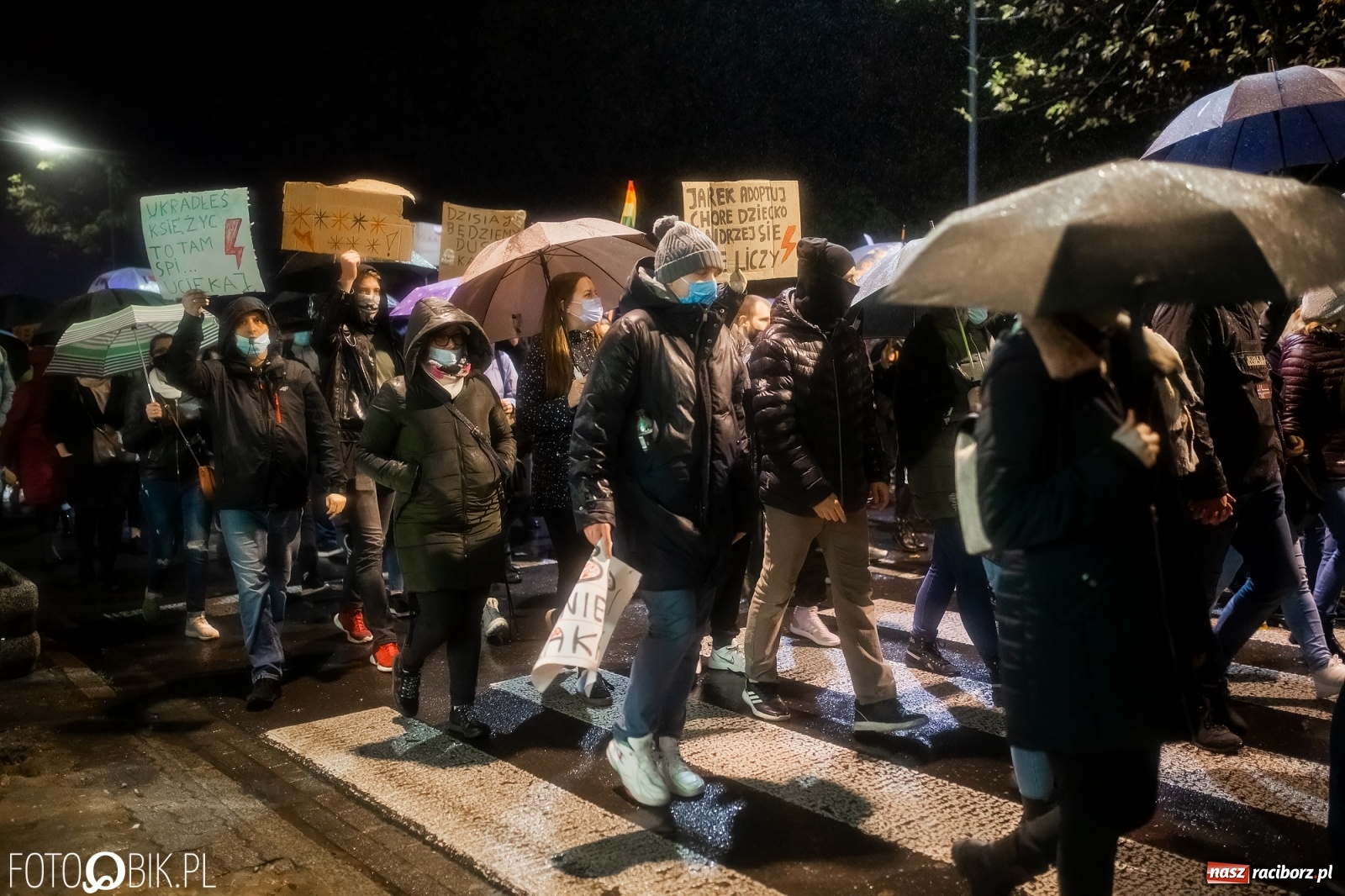 Zdjęcie w galerii na portalu naszraciborz.pl: Czwarty protest w Raciborzu, tym razem kreatywny i samochodowy [WIDEO] wiadomości z regionu