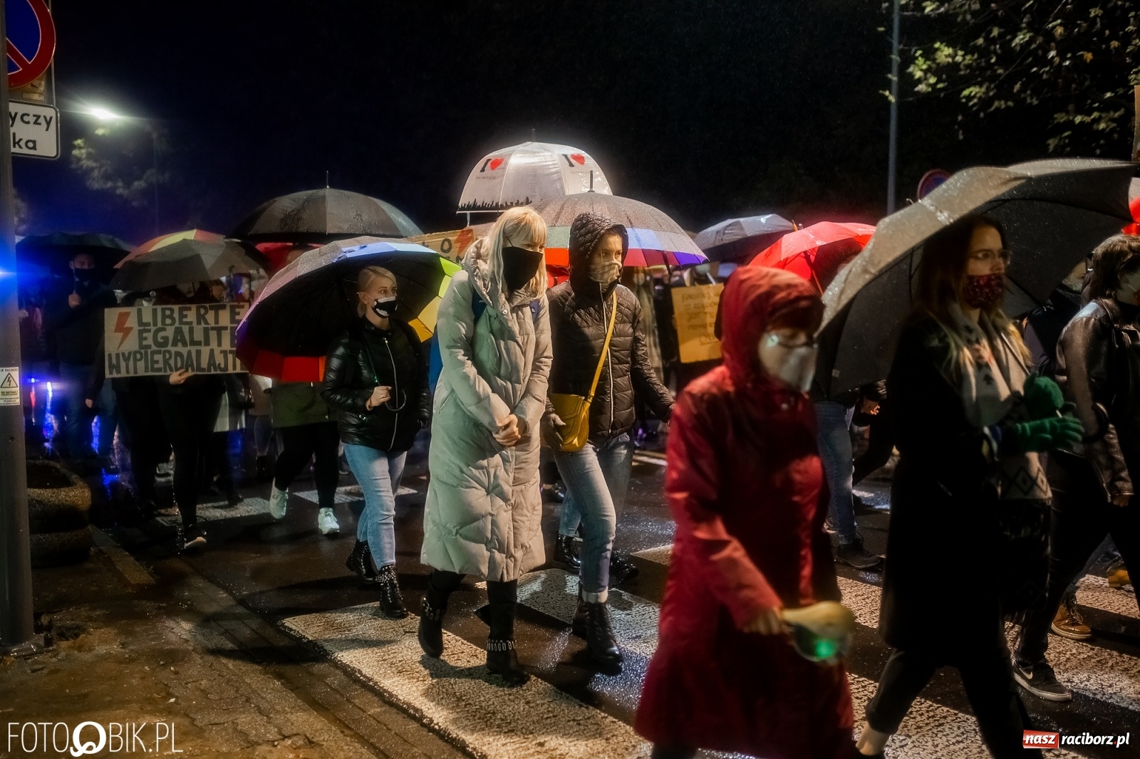 Zdjęcie w galerii na portalu naszraciborz.pl: Czwarty protest w Raciborzu, tym razem kreatywny i samochodowy [WIDEO] wiadomości z regionu