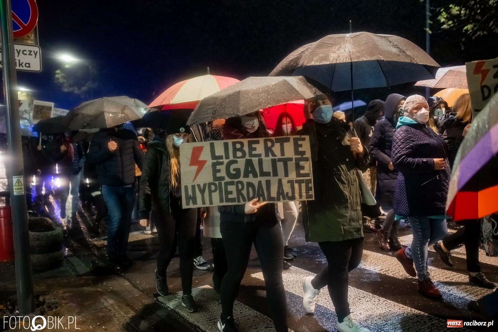 Zdjęcie w galerii na portalu naszraciborz.pl: Czwarty protest w Raciborzu, tym razem kreatywny i samochodowy [WIDEO] wiadomości z regionu