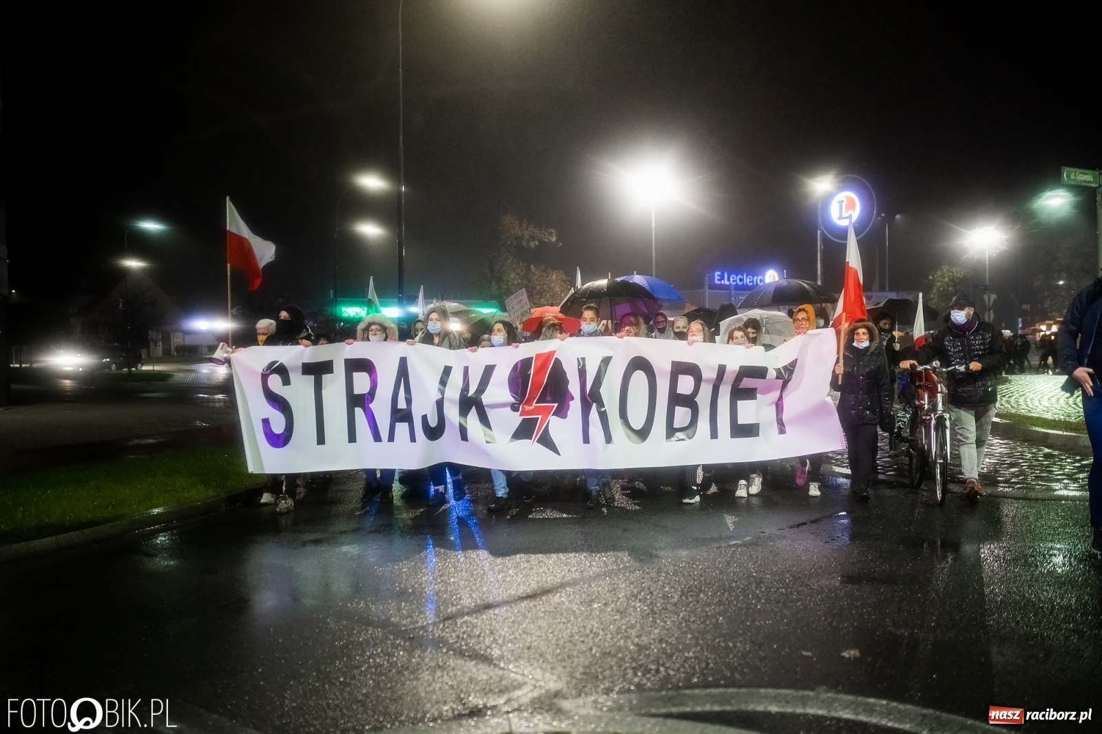 Zdjęcie w galerii na portalu naszraciborz.pl: Czwarty protest w Raciborzu, tym razem kreatywny i samochodowy [WIDEO] wiadomości z regionu