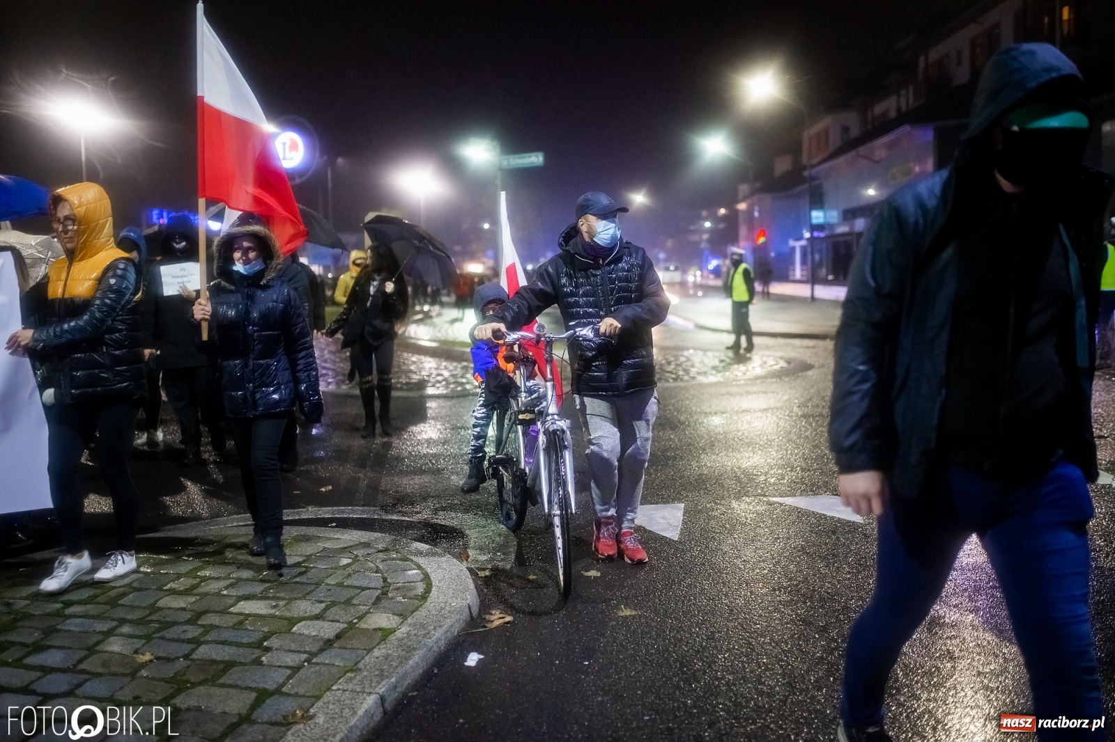 Zdjęcie w galerii na portalu naszraciborz.pl: Czwarty protest w Raciborzu, tym razem kreatywny i samochodowy [WIDEO] wiadomości z regionu