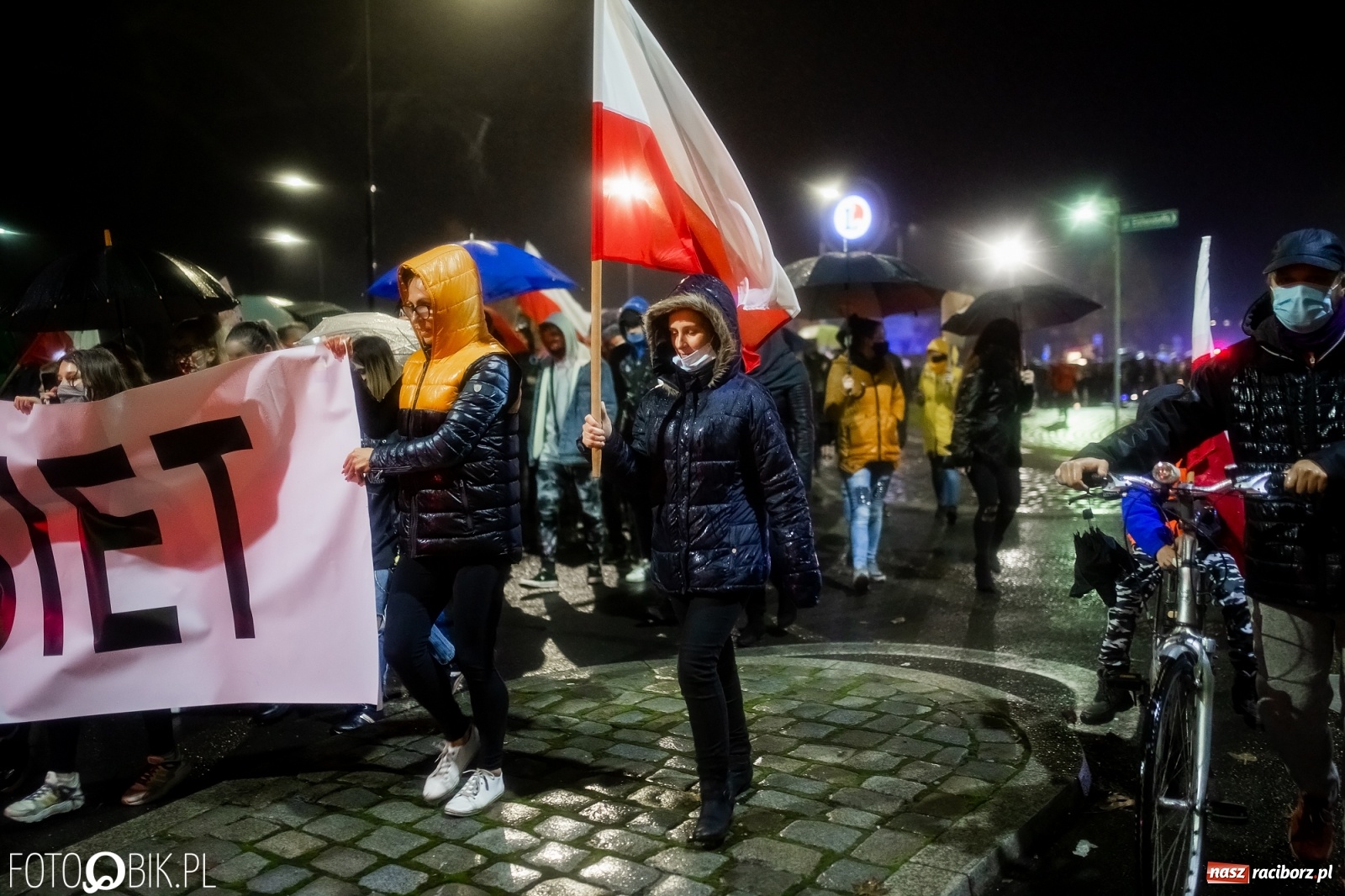 Zdjęcie w galerii na portalu naszraciborz.pl: Czwarty protest w Raciborzu, tym razem kreatywny i samochodowy [WIDEO] wiadomości z regionu
