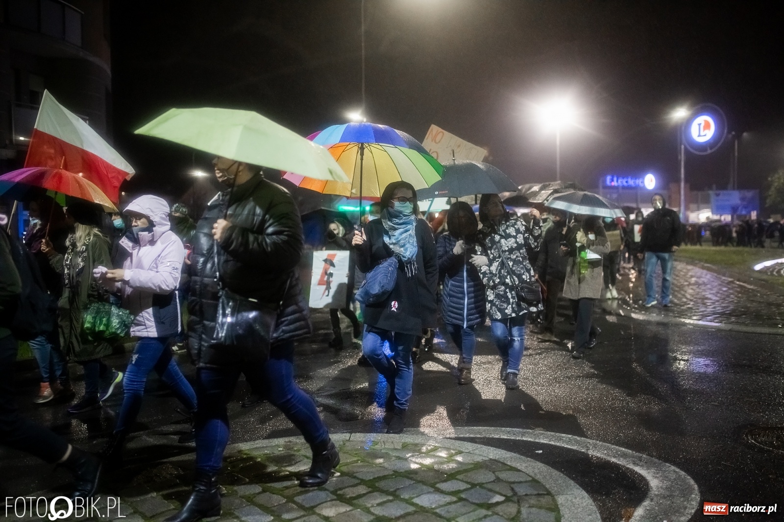 Zdjęcie w galerii na portalu naszraciborz.pl: Czwarty protest w Raciborzu, tym razem kreatywny i samochodowy [WIDEO] wiadomości z regionu