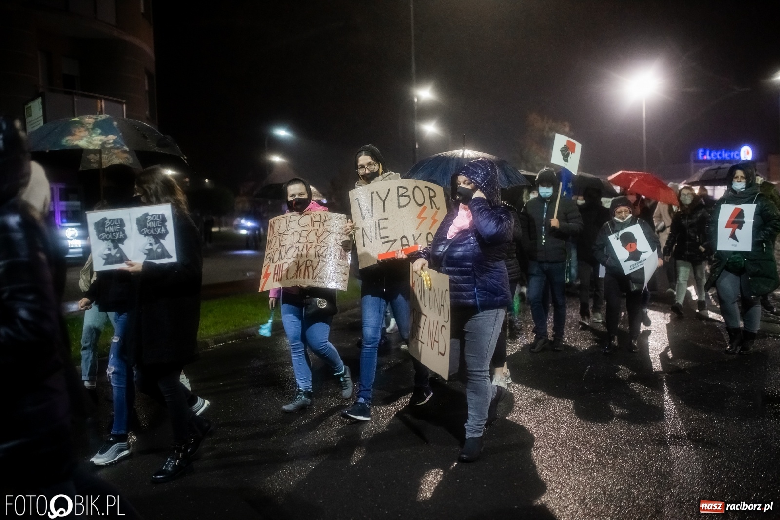 Zdjęcie w galerii na portalu naszraciborz.pl: Czwarty protest w Raciborzu, tym razem kreatywny i samochodowy [WIDEO] wiadomości z regionu