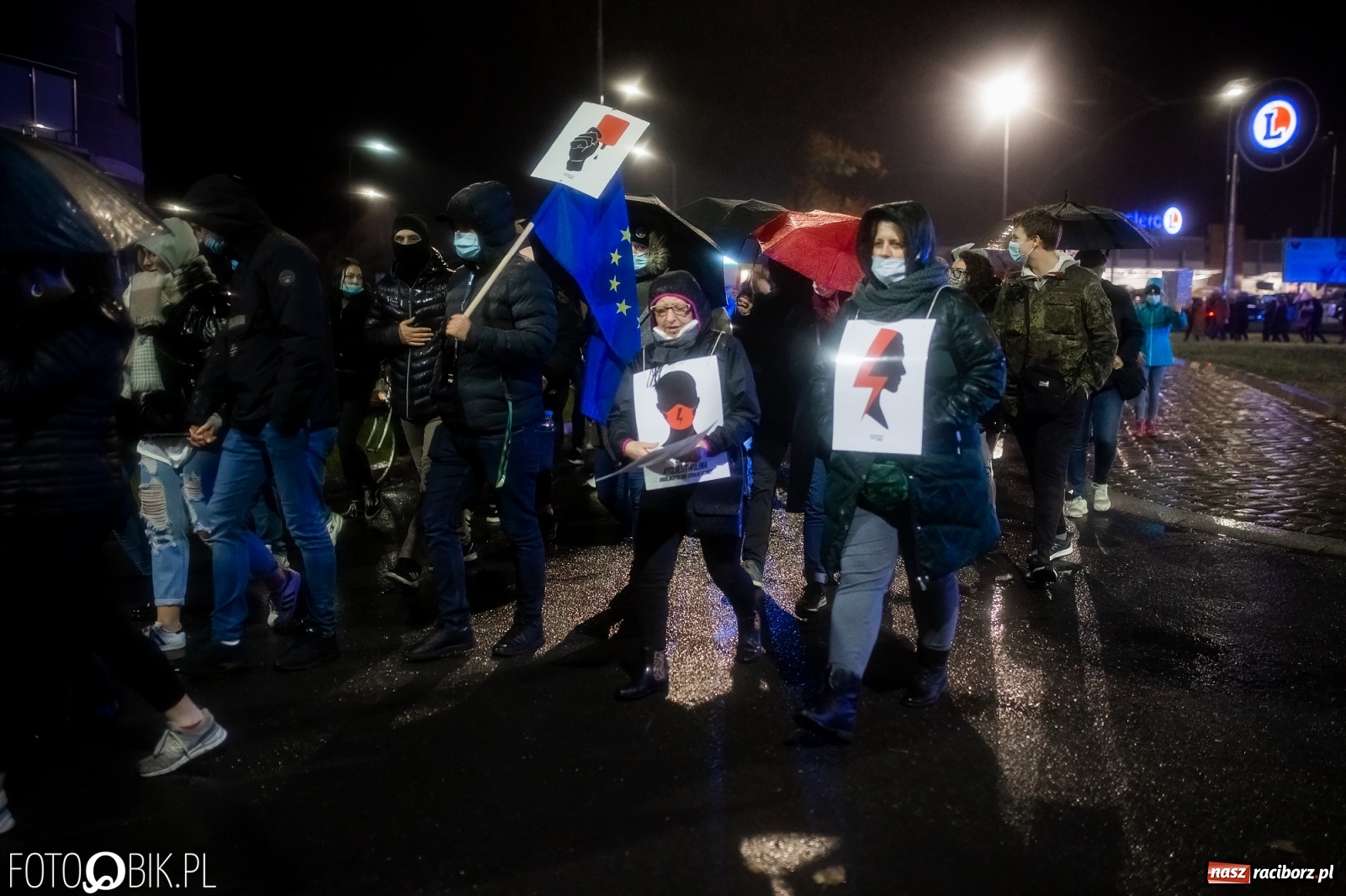 Zdjęcie w galerii na portalu naszraciborz.pl: Czwarty protest w Raciborzu, tym razem kreatywny i samochodowy [WIDEO] wiadomości z regionu