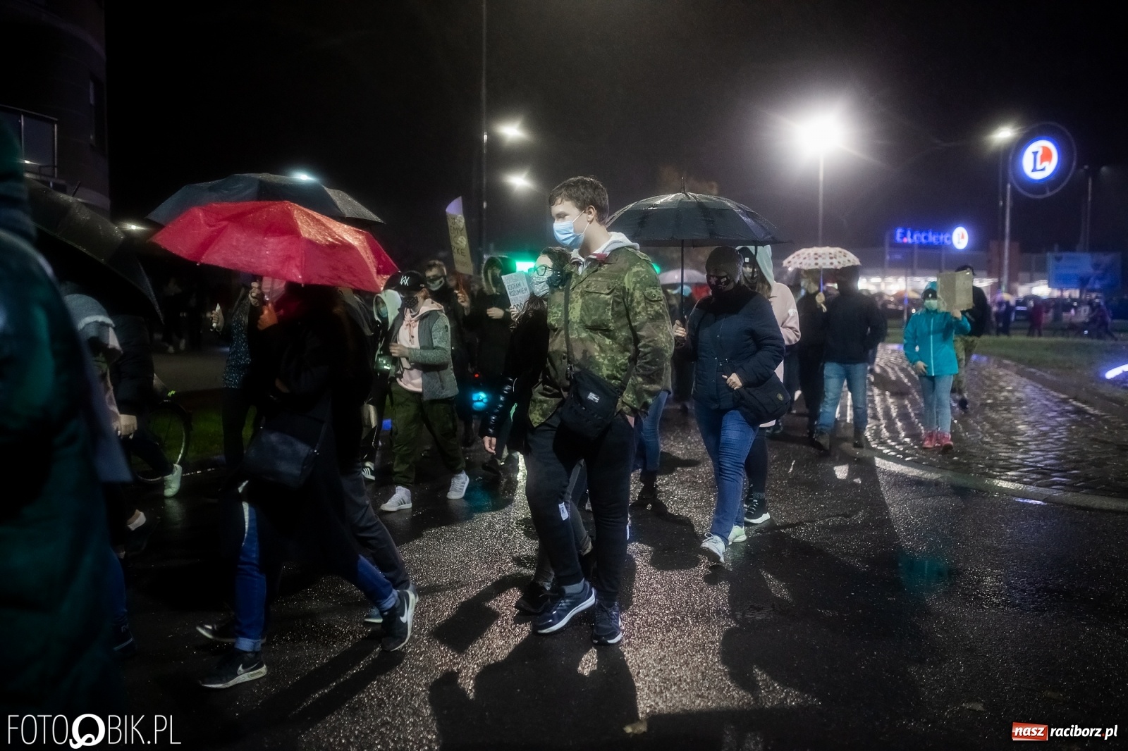 Zdjęcie w galerii na portalu naszraciborz.pl: Czwarty protest w Raciborzu, tym razem kreatywny i samochodowy [WIDEO] wiadomości z regionu