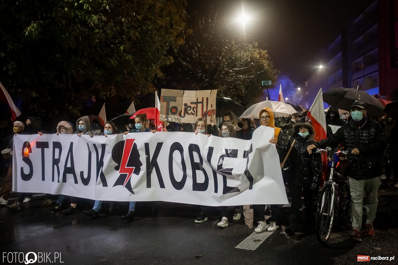 Zdjęcie w galerii na portalu naszraciborz.pl: Czwarty protest w Raciborzu, tym razem kreatywny i samochodowy [WIDEO] wiadomości z regionu