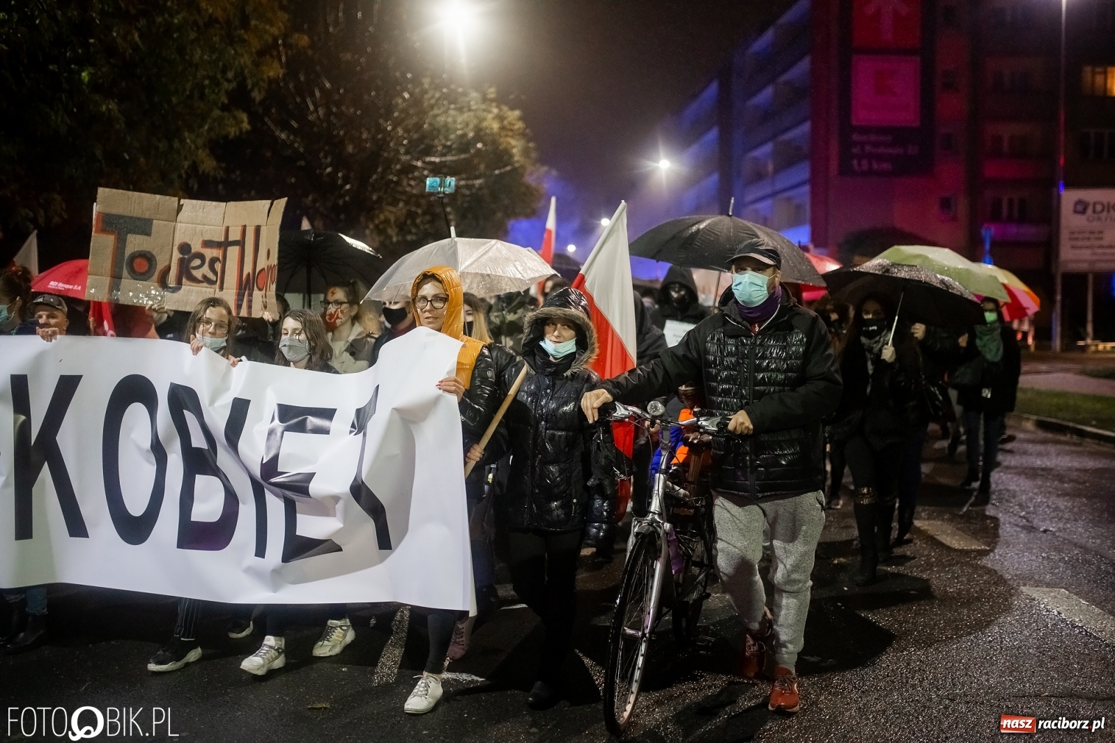 Zdjęcie w galerii na portalu naszraciborz.pl: Czwarty protest w Raciborzu, tym razem kreatywny i samochodowy [WIDEO] wiadomości z regionu