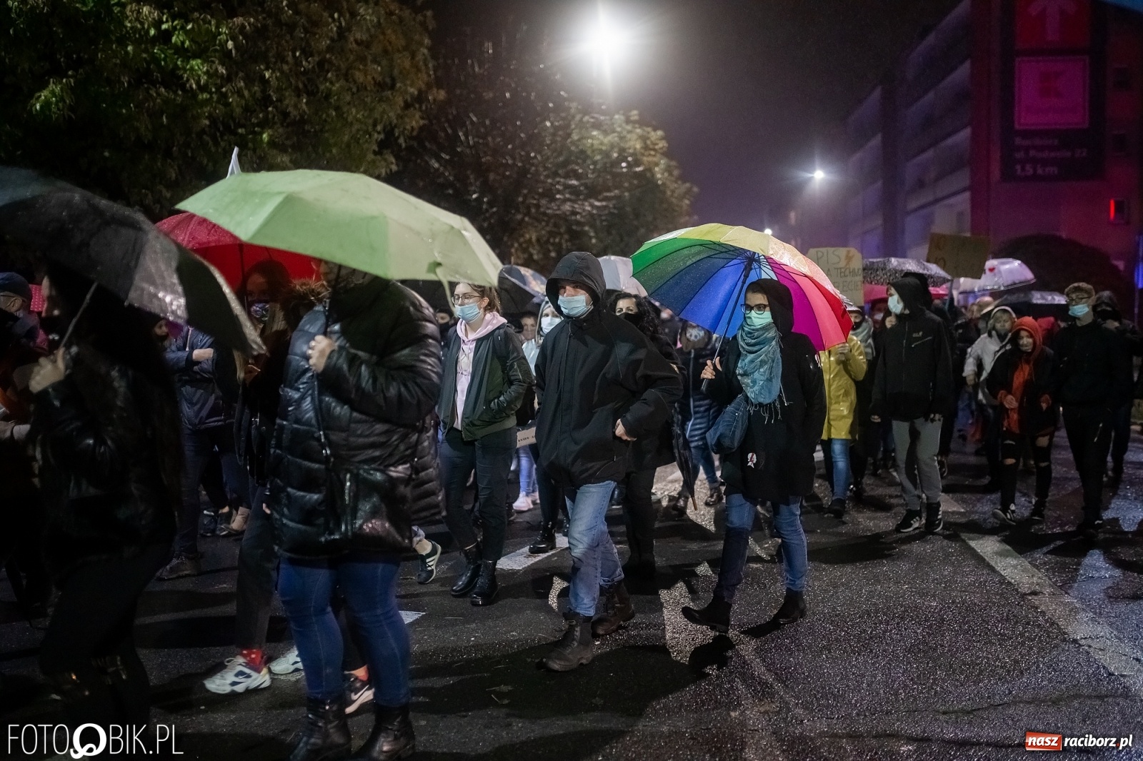 Zdjęcie w galerii na portalu naszraciborz.pl: Czwarty protest w Raciborzu, tym razem kreatywny i samochodowy [WIDEO] wiadomości z regionu