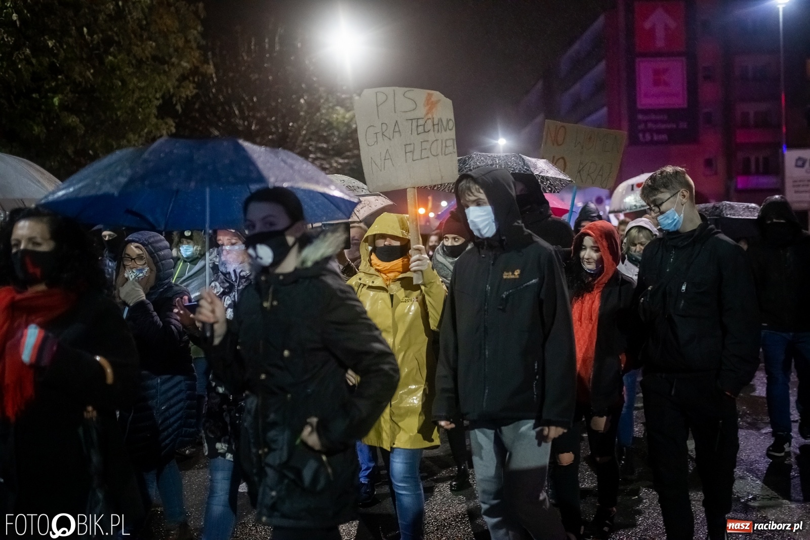 Zdjęcie w galerii na portalu naszraciborz.pl: Czwarty protest w Raciborzu, tym razem kreatywny i samochodowy [WIDEO] wiadomości z regionu