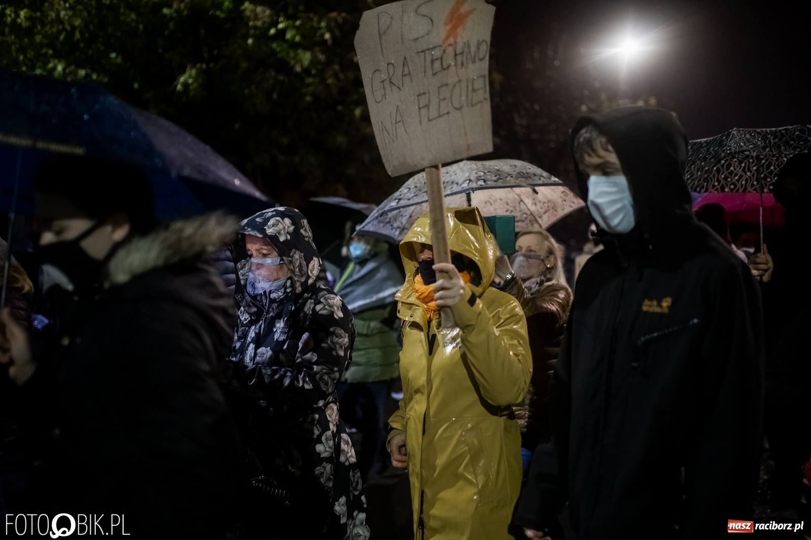Zdjęcie w galerii na portalu naszraciborz.pl: Czwarty protest w Raciborzu, tym razem kreatywny i samochodowy [WIDEO] wiadomości z regionu