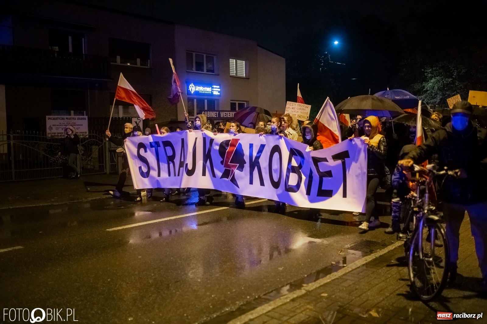 Zdjęcie w galerii na portalu naszraciborz.pl: Czwarty protest w Raciborzu, tym razem kreatywny i samochodowy [WIDEO] wiadomości z regionu