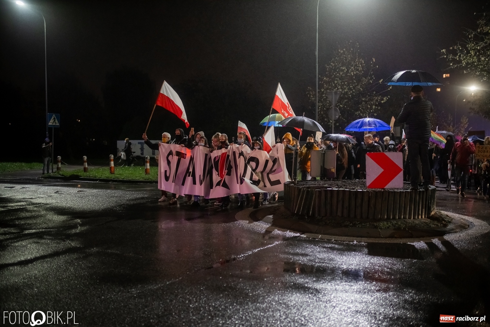 Zdjęcie w galerii na portalu naszraciborz.pl: Czwarty protest w Raciborzu, tym razem kreatywny i samochodowy [WIDEO] wiadomości z regionu