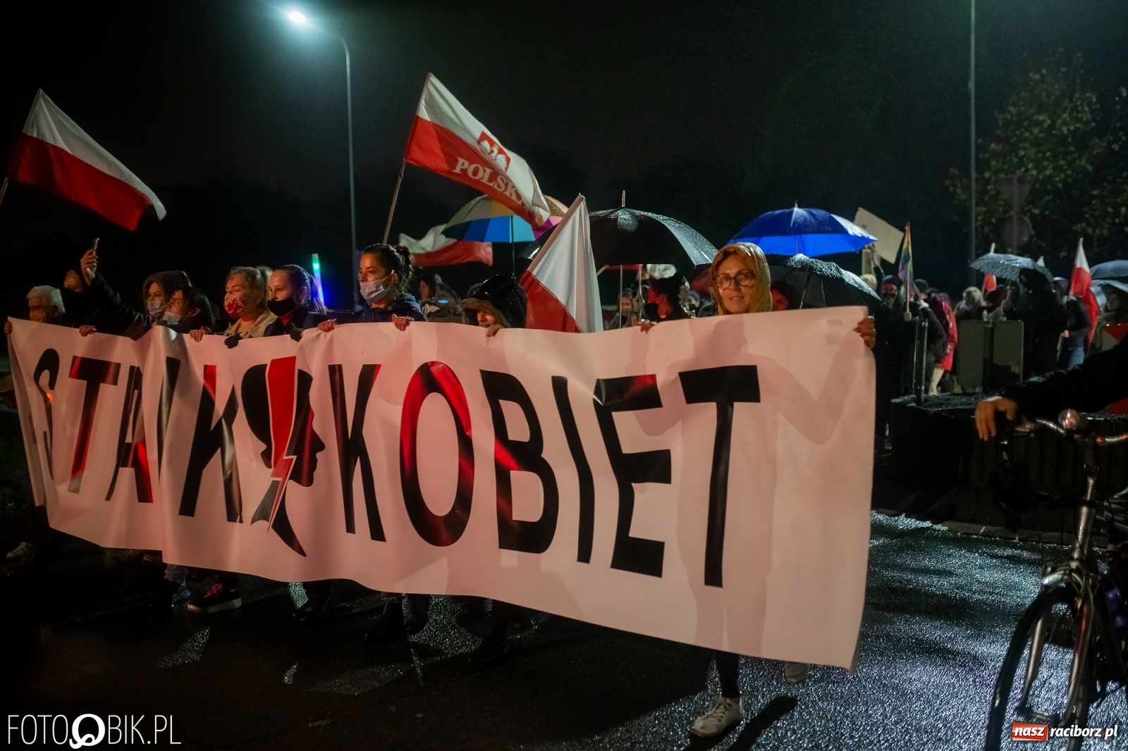 Zdjęcie w galerii na portalu naszraciborz.pl: Czwarty protest w Raciborzu, tym razem kreatywny i samochodowy [WIDEO] wiadomości z regionu