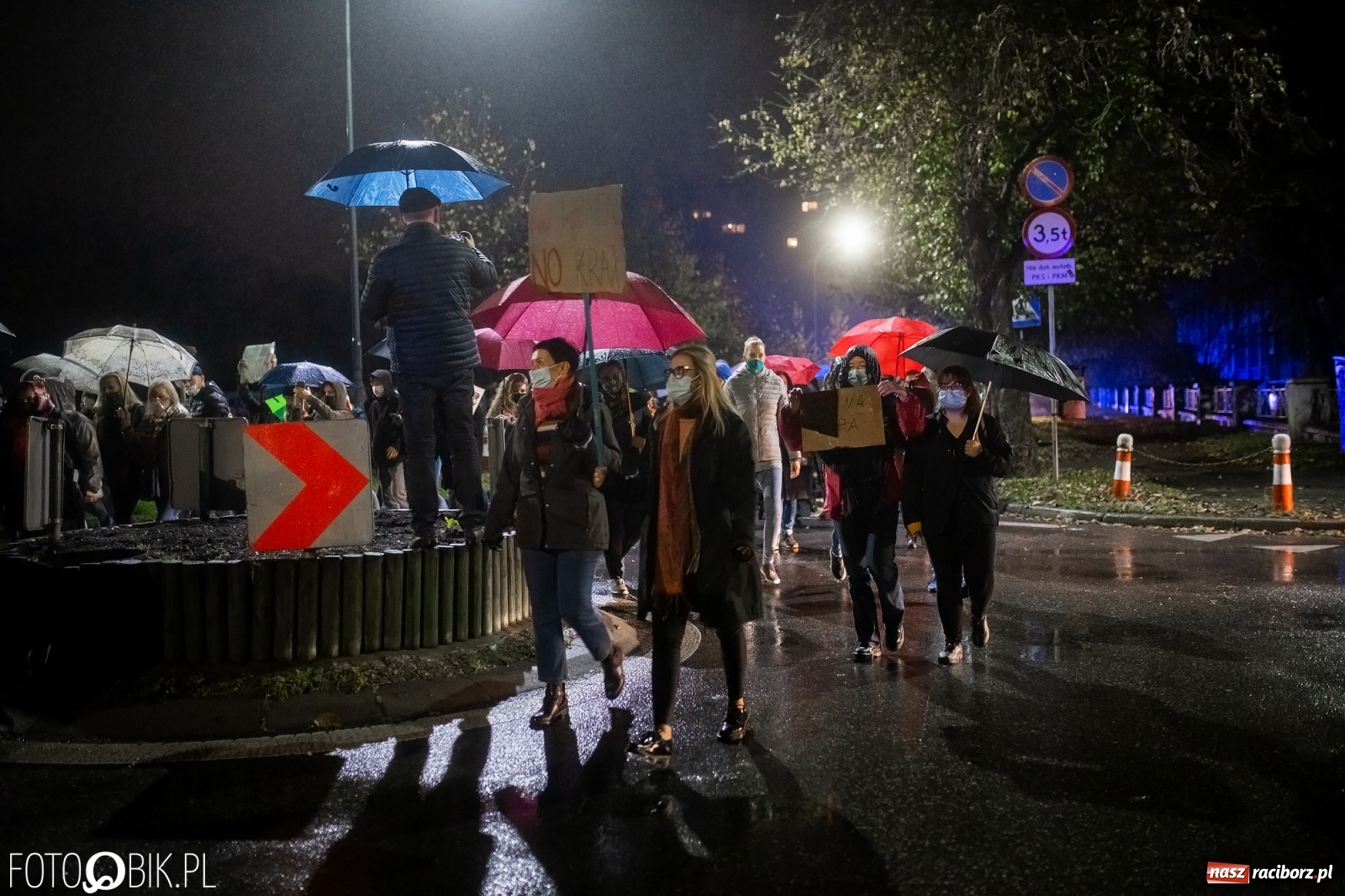 Zdjęcie w galerii na portalu naszraciborz.pl: Czwarty protest w Raciborzu, tym razem kreatywny i samochodowy [WIDEO] wiadomości z regionu