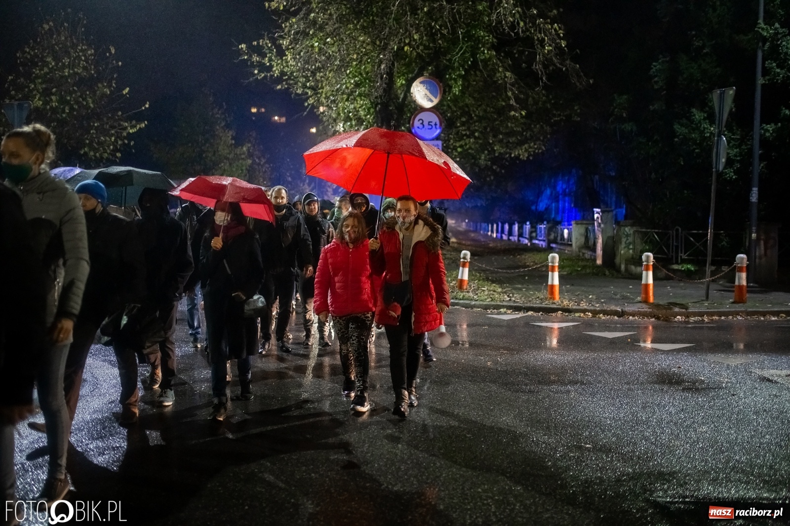 Zdjęcie w galerii na portalu naszraciborz.pl: Czwarty protest w Raciborzu, tym razem kreatywny i samochodowy [WIDEO] wiadomości z regionu