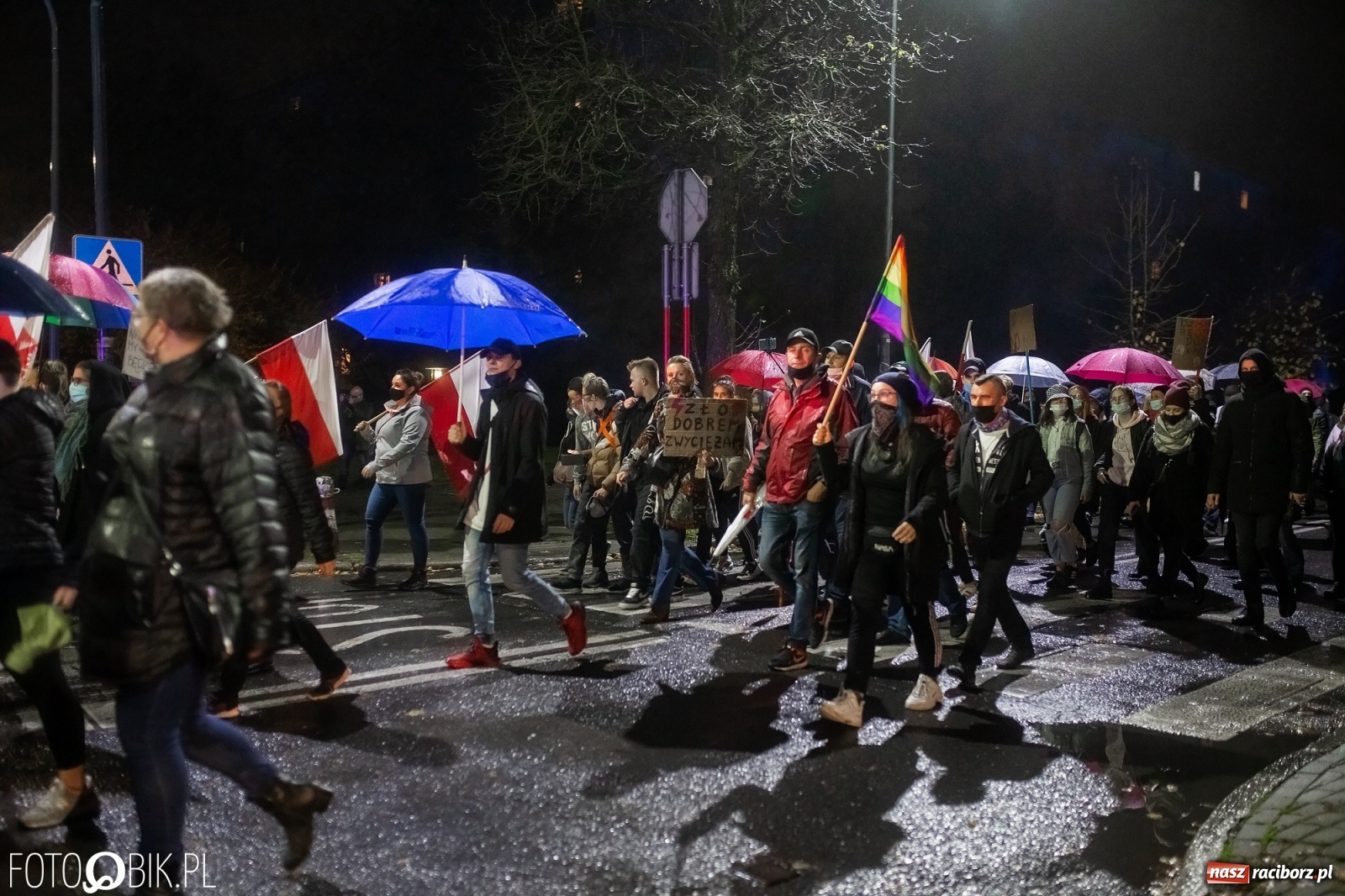Zdjęcie w galerii na portalu naszraciborz.pl: Czwarty protest w Raciborzu, tym razem kreatywny i samochodowy [WIDEO] wiadomości z regionu