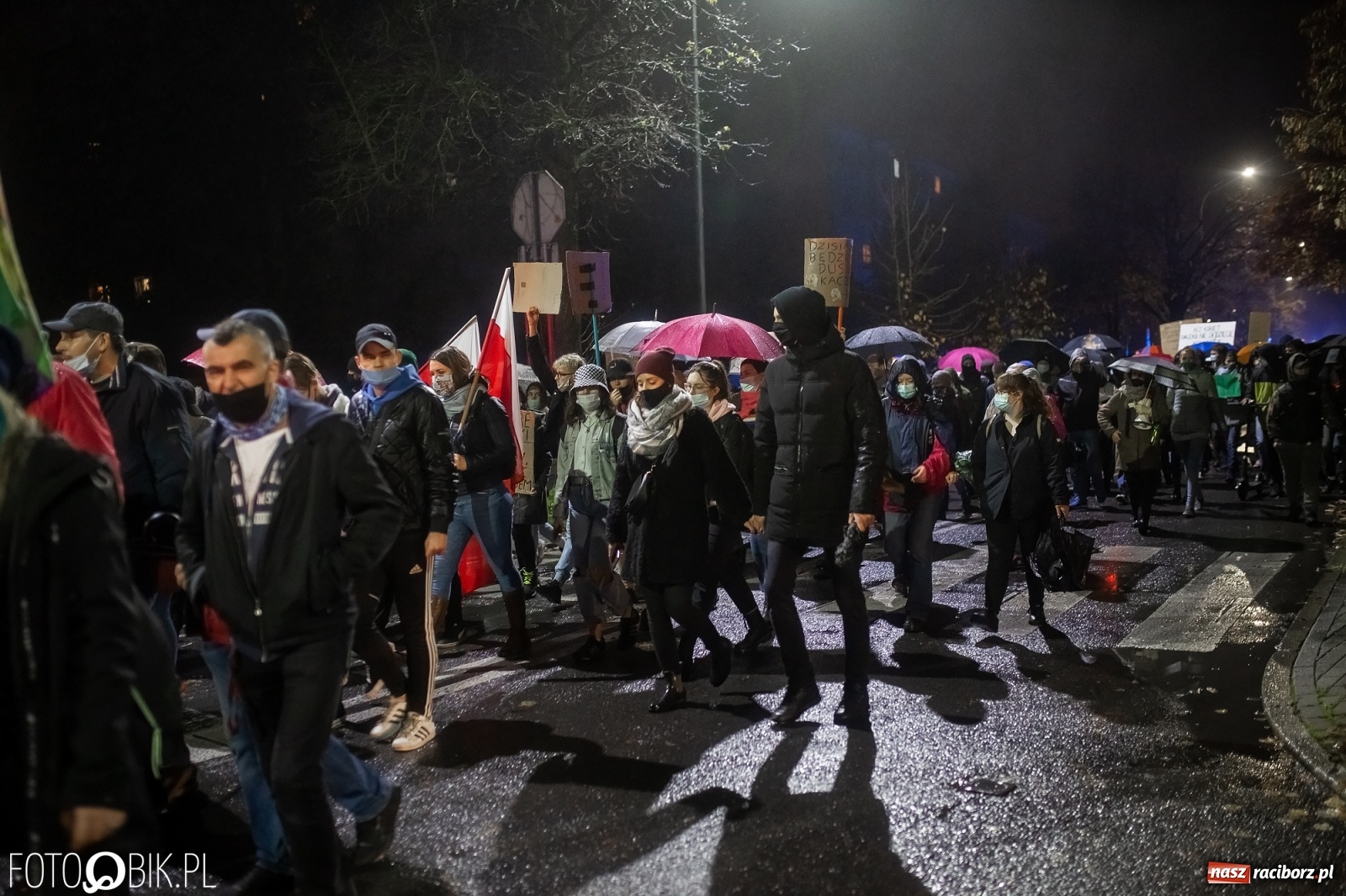 Zdjęcie w galerii na portalu naszraciborz.pl: Czwarty protest w Raciborzu, tym razem kreatywny i samochodowy [WIDEO] wiadomości z regionu