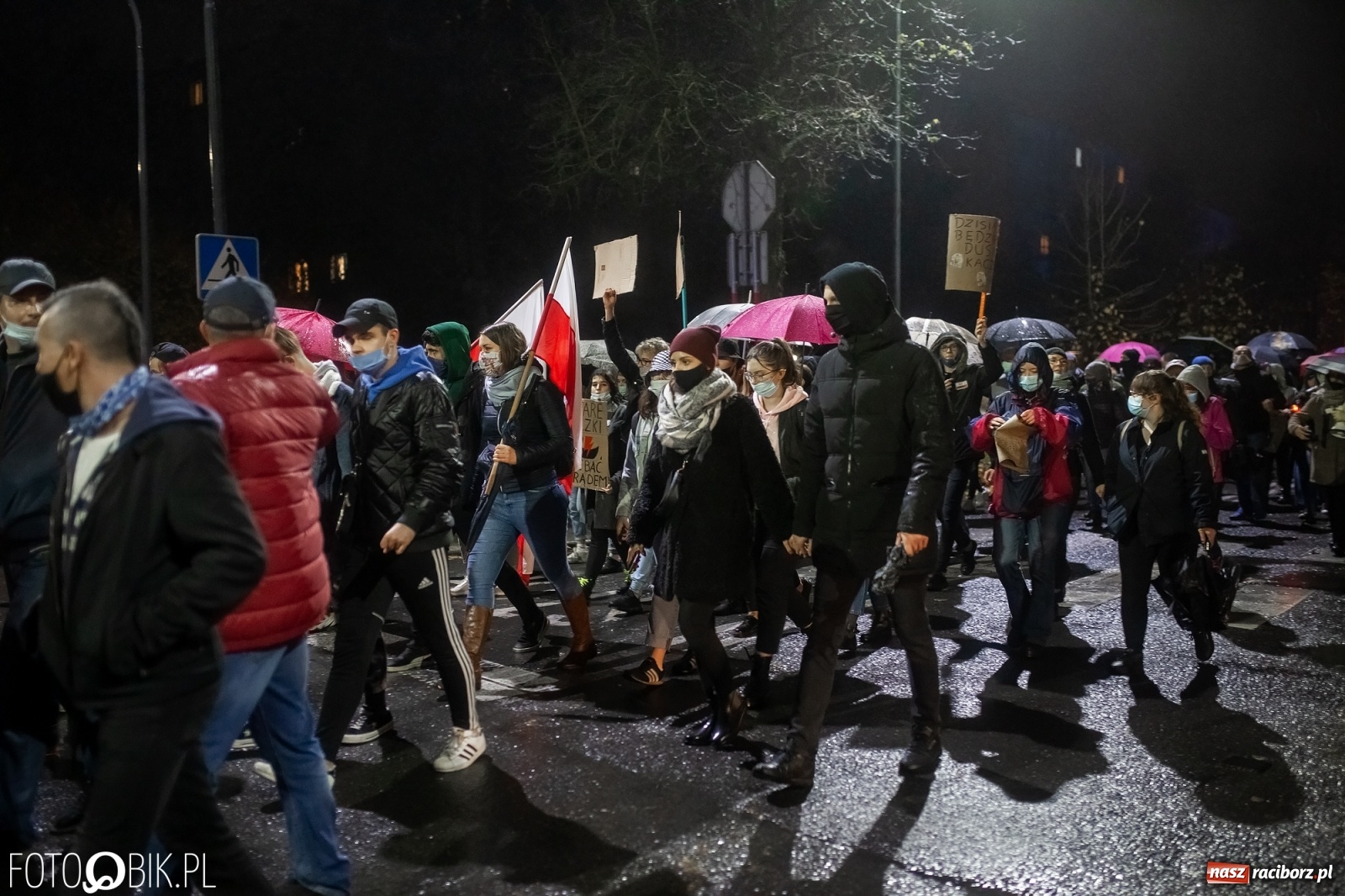 Zdjęcie w galerii na portalu naszraciborz.pl: Czwarty protest w Raciborzu, tym razem kreatywny i samochodowy [WIDEO] wiadomości z regionu