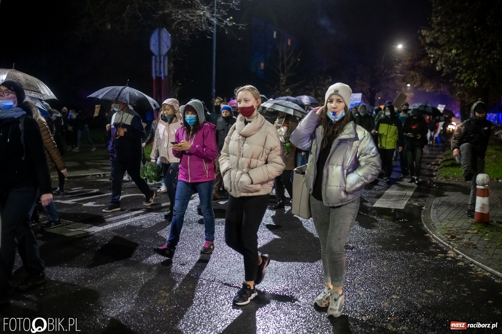 Zdjęcie w galerii na portalu naszraciborz.pl: Czwarty protest w Raciborzu, tym razem kreatywny i samochodowy [WIDEO] wiadomości z regionu