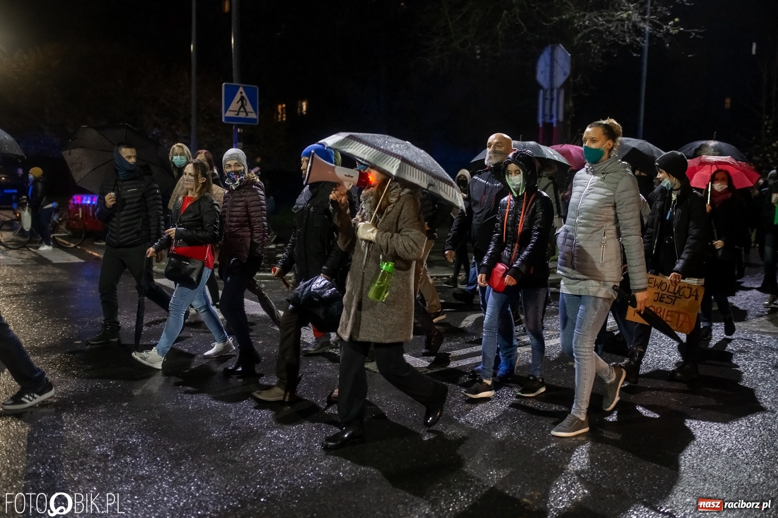 Zdjęcie w galerii na portalu naszraciborz.pl: Czwarty protest w Raciborzu, tym razem kreatywny i samochodowy [WIDEO] wiadomości z regionu