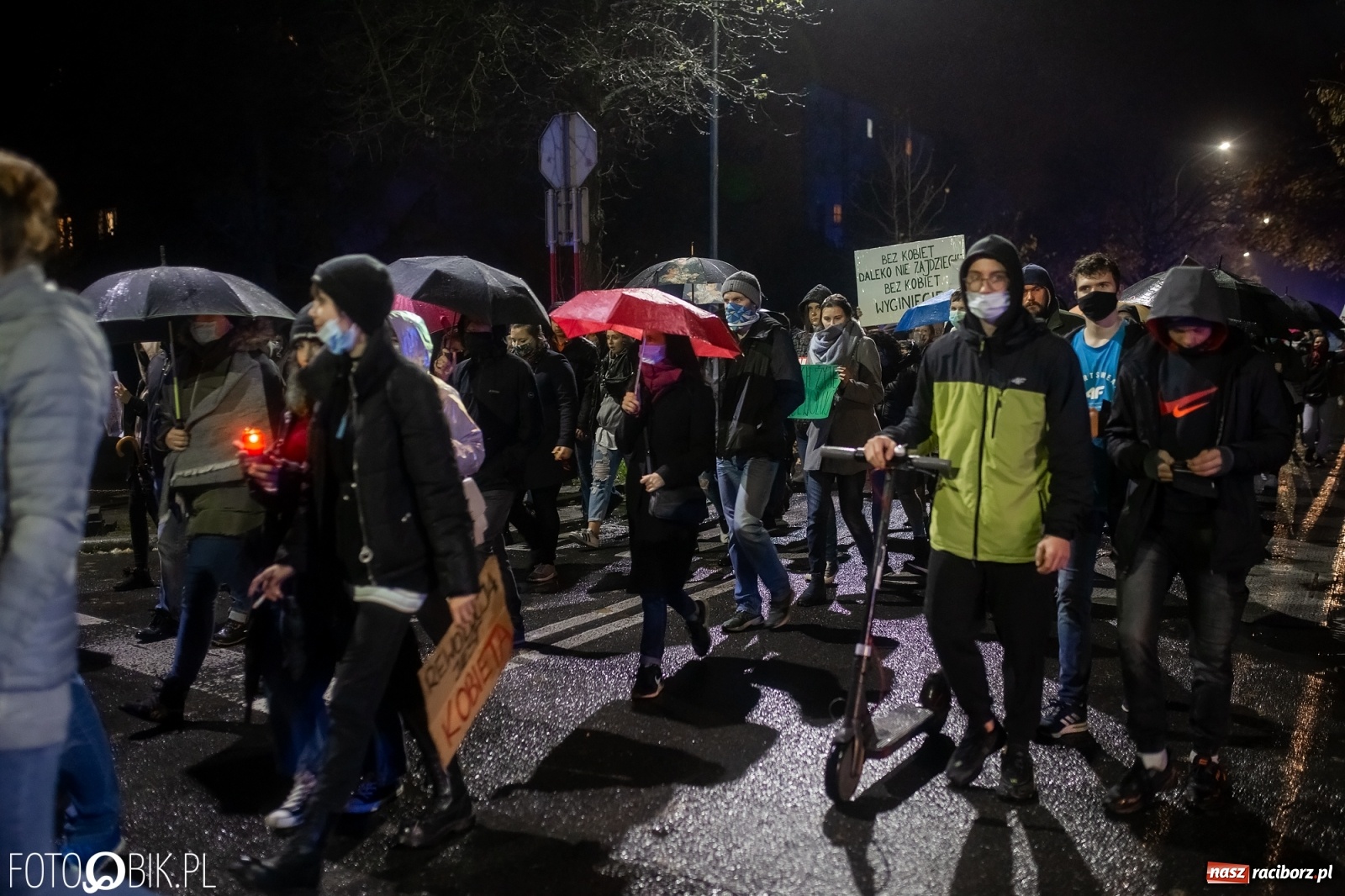 Zdjęcie w galerii na portalu naszraciborz.pl: Czwarty protest w Raciborzu, tym razem kreatywny i samochodowy [WIDEO] wiadomości z regionu