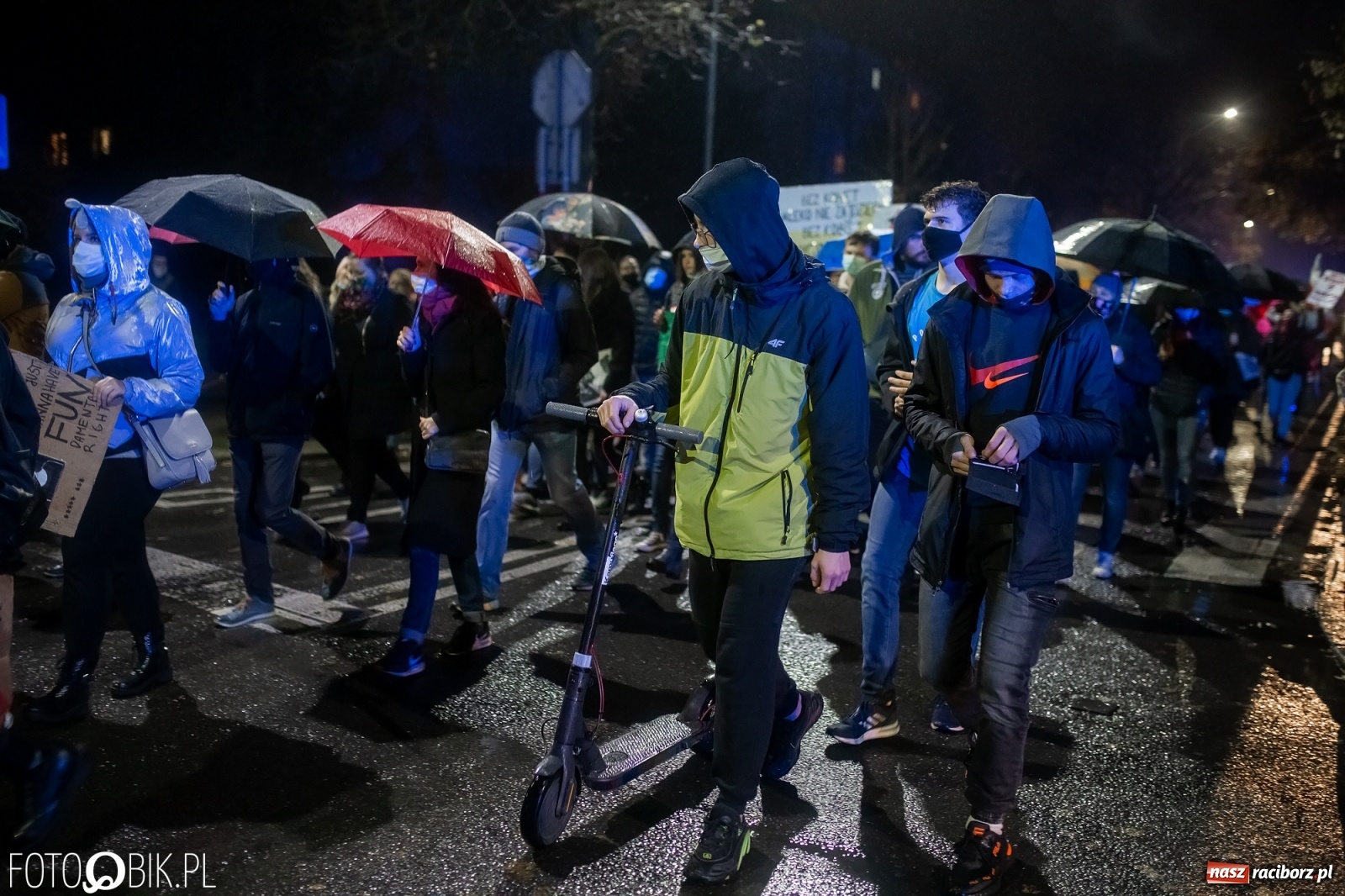 Zdjęcie w galerii na portalu naszraciborz.pl: Czwarty protest w Raciborzu, tym razem kreatywny i samochodowy [WIDEO] wiadomości z regionu