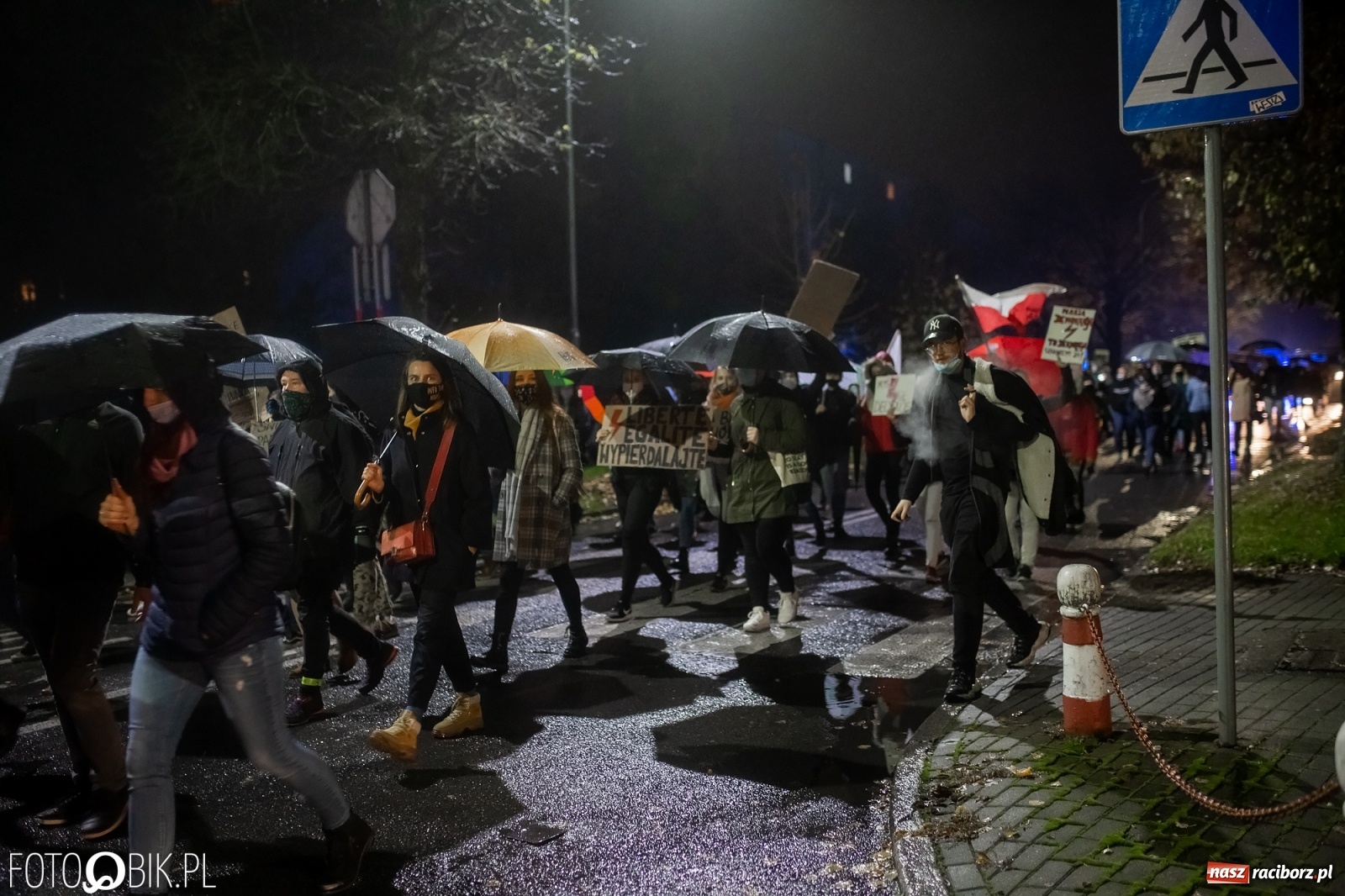 Zdjęcie w galerii na portalu naszraciborz.pl: Czwarty protest w Raciborzu, tym razem kreatywny i samochodowy [WIDEO] wiadomości z regionu