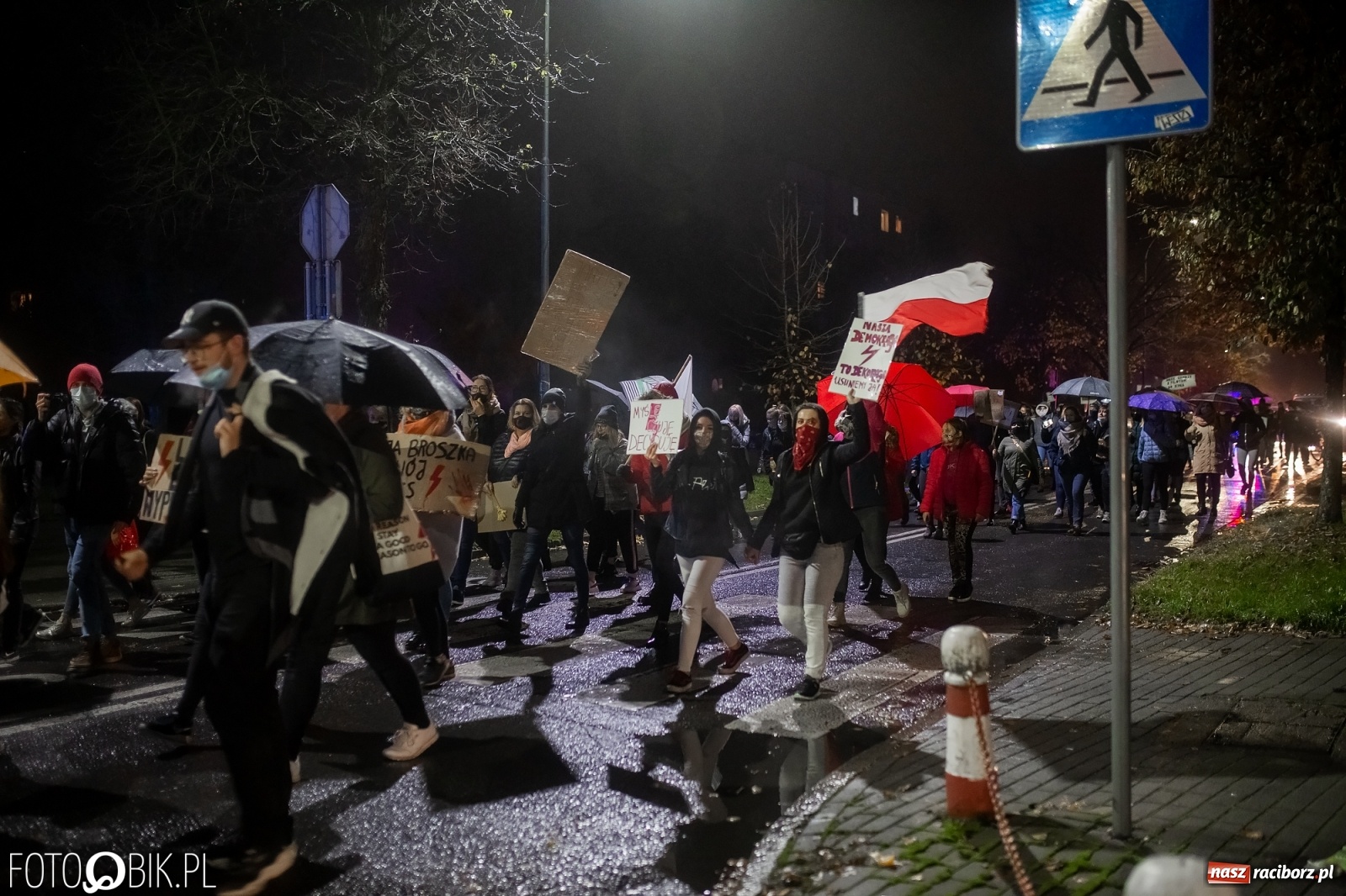 Zdjęcie w galerii na portalu naszraciborz.pl: Czwarty protest w Raciborzu, tym razem kreatywny i samochodowy [WIDEO] wiadomości z regionu