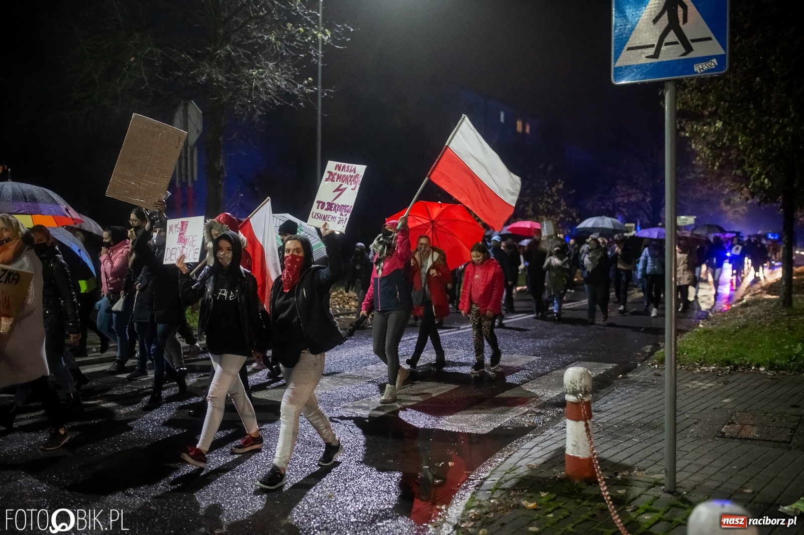 Zdjęcie w galerii na portalu naszraciborz.pl: Czwarty protest w Raciborzu, tym razem kreatywny i samochodowy [WIDEO] wiadomości z regionu