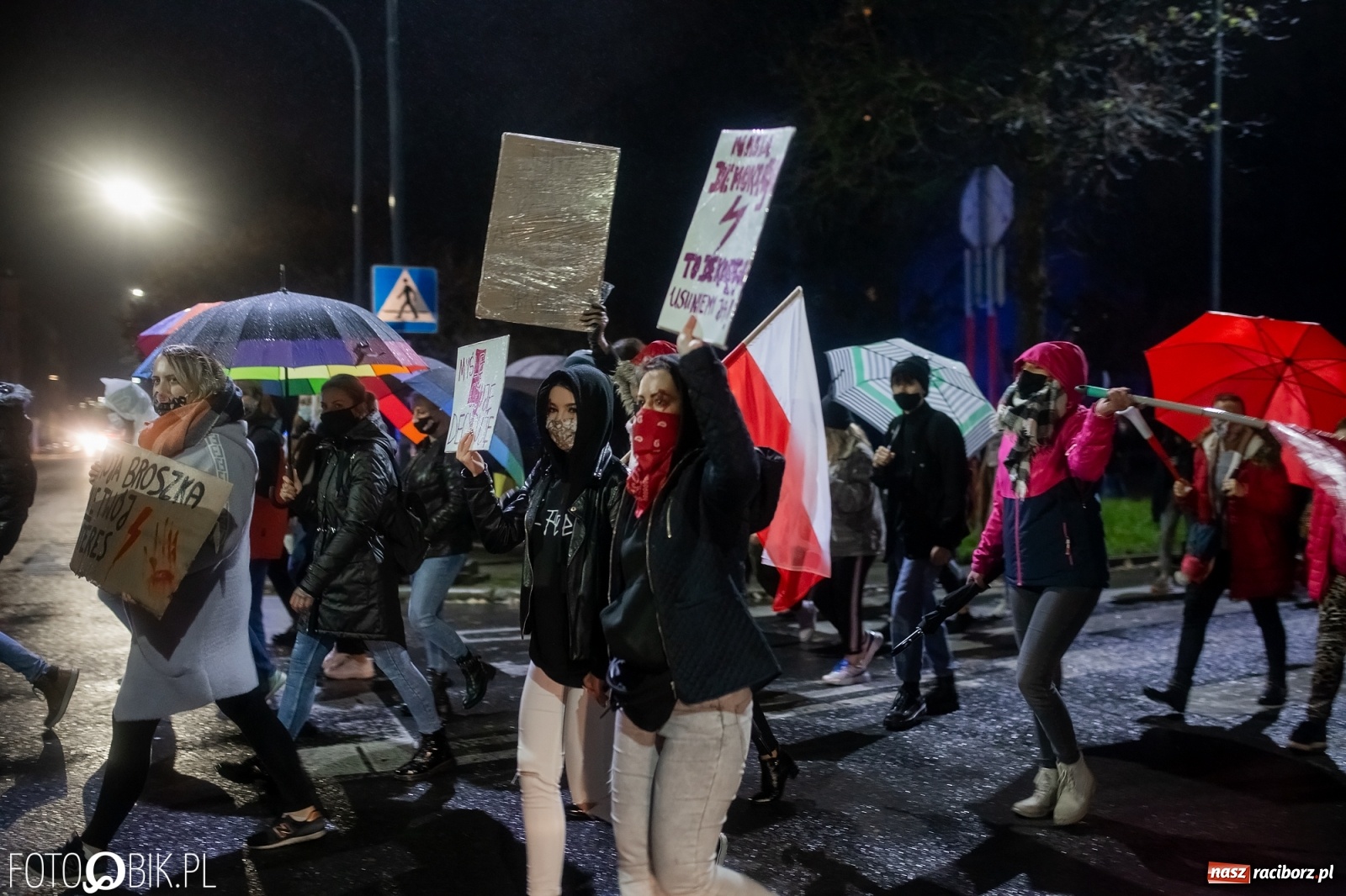 Zdjęcie w galerii na portalu naszraciborz.pl: Czwarty protest w Raciborzu, tym razem kreatywny i samochodowy [WIDEO] wiadomości z regionu