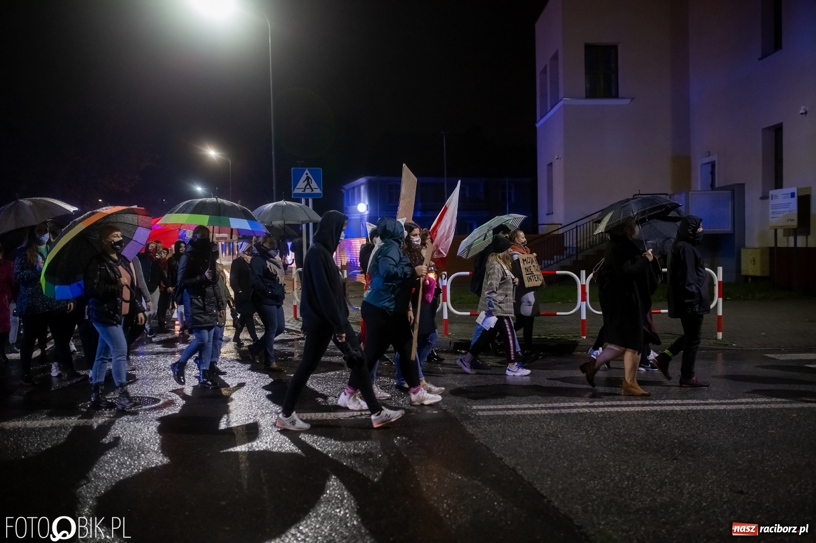 Zdjęcie w galerii na portalu naszraciborz.pl: Czwarty protest w Raciborzu, tym razem kreatywny i samochodowy [WIDEO] wiadomości z regionu
