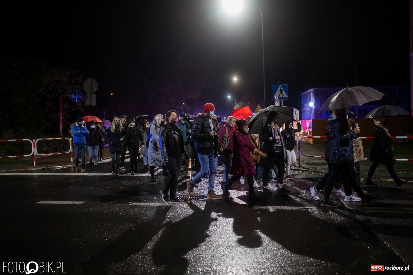 Zdjęcie w galerii na portalu naszraciborz.pl: Czwarty protest w Raciborzu, tym razem kreatywny i samochodowy [WIDEO] wiadomości z regionu